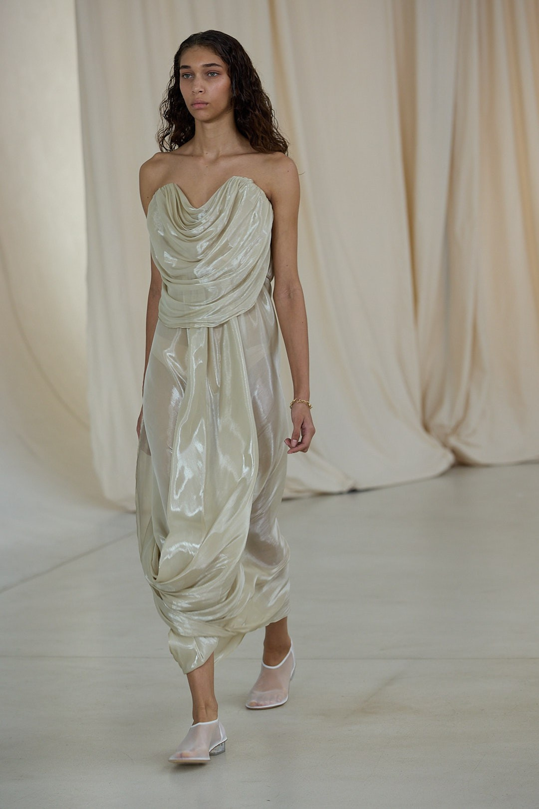 Bianca Spender Runway, Sydney Fashion Week 2025. Maria Poleshchuk, commercial photographer in Sydney