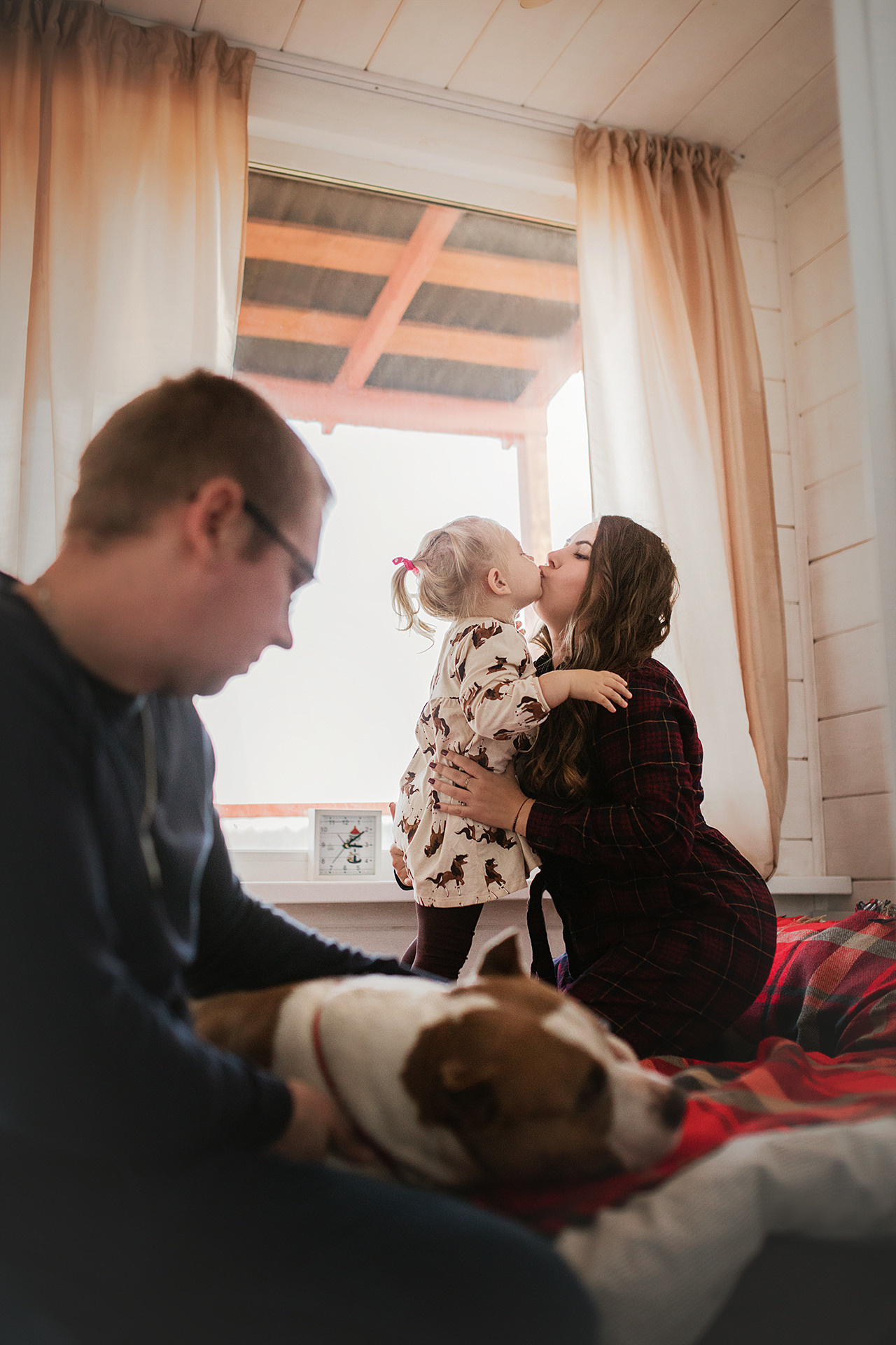 Семейная съёмка в загородном домике. Фотограф-анималист • love-story • Санкт-Петербург
