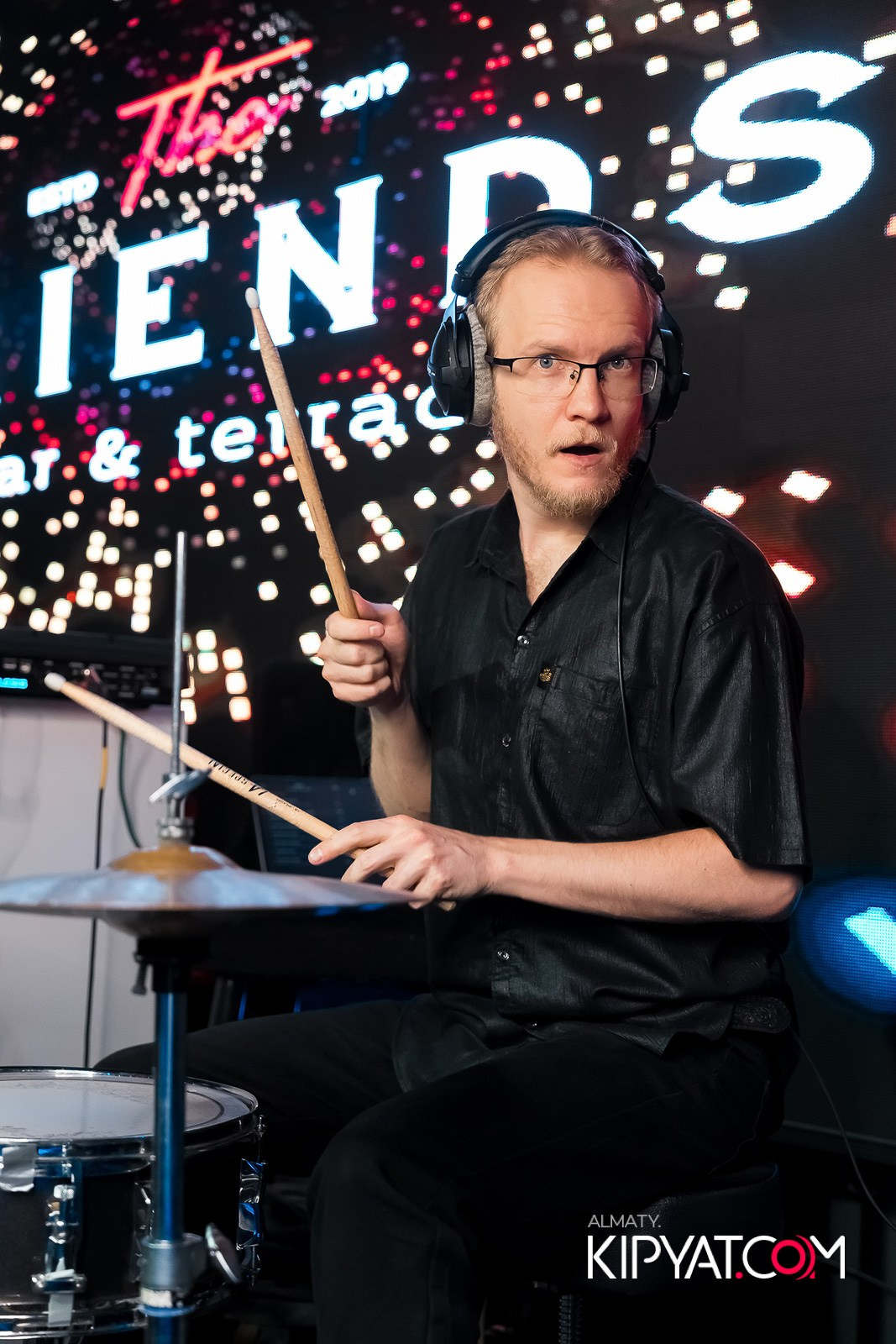 FRIENDS BAR & TERRACE. КИПЯТКОМ АЛМАТЫ!