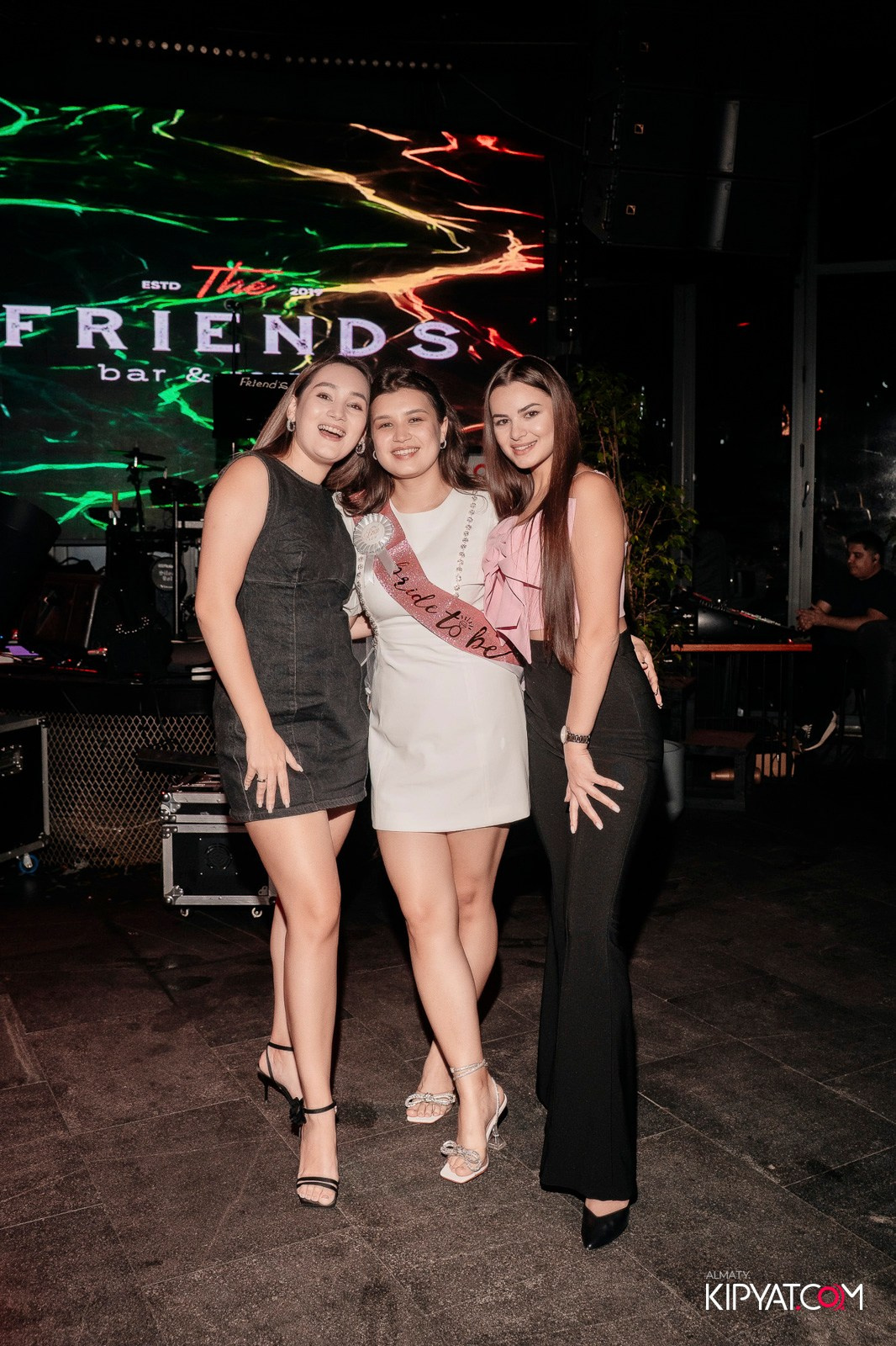 FRIENDS BAR & TERRACE. КИПЯТКОМ АЛМАТЫ!