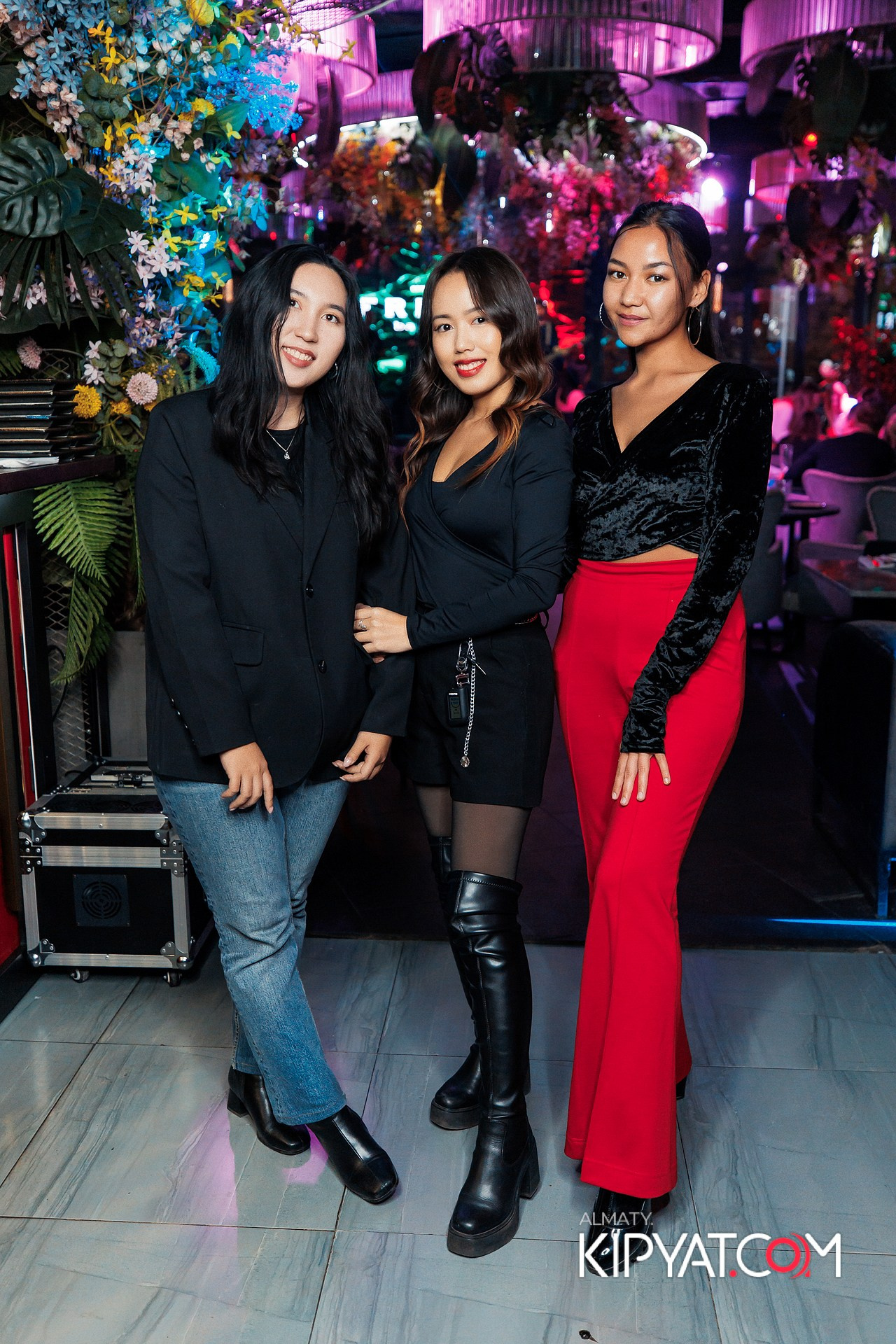 FRIENDS BAR & TERRACE. КИПЯТКОМ АЛМАТЫ! Фотосъемка мероприятий в Алматы