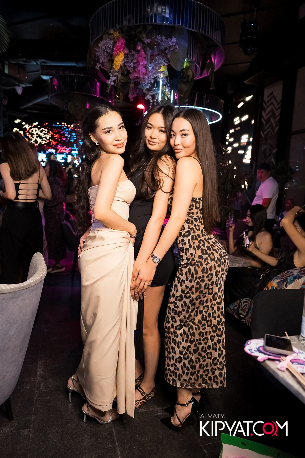 FRIENDS BAR & TERRACE. КИПЯТКОМ АЛМАТЫ!