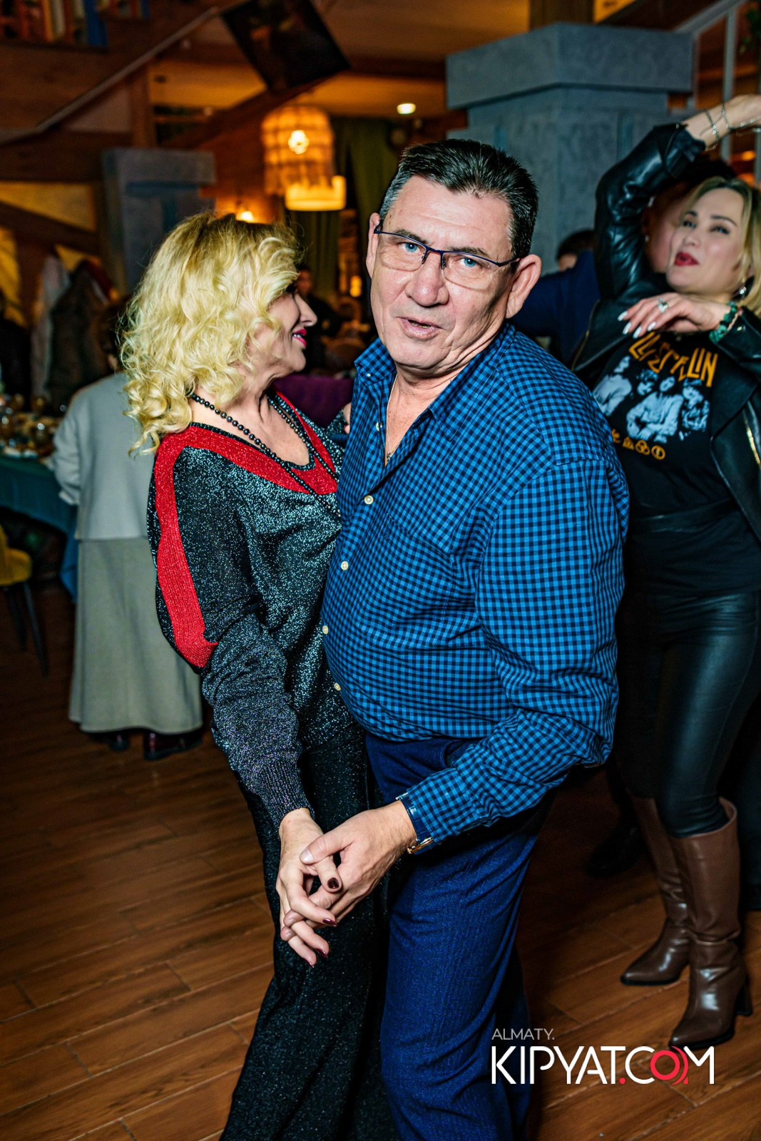 ГРУЗИНСКИЙ ДВОР НА КАБАНБАЙ БАТЫРА. КИПЯТКОМ АЛМАТЫ!