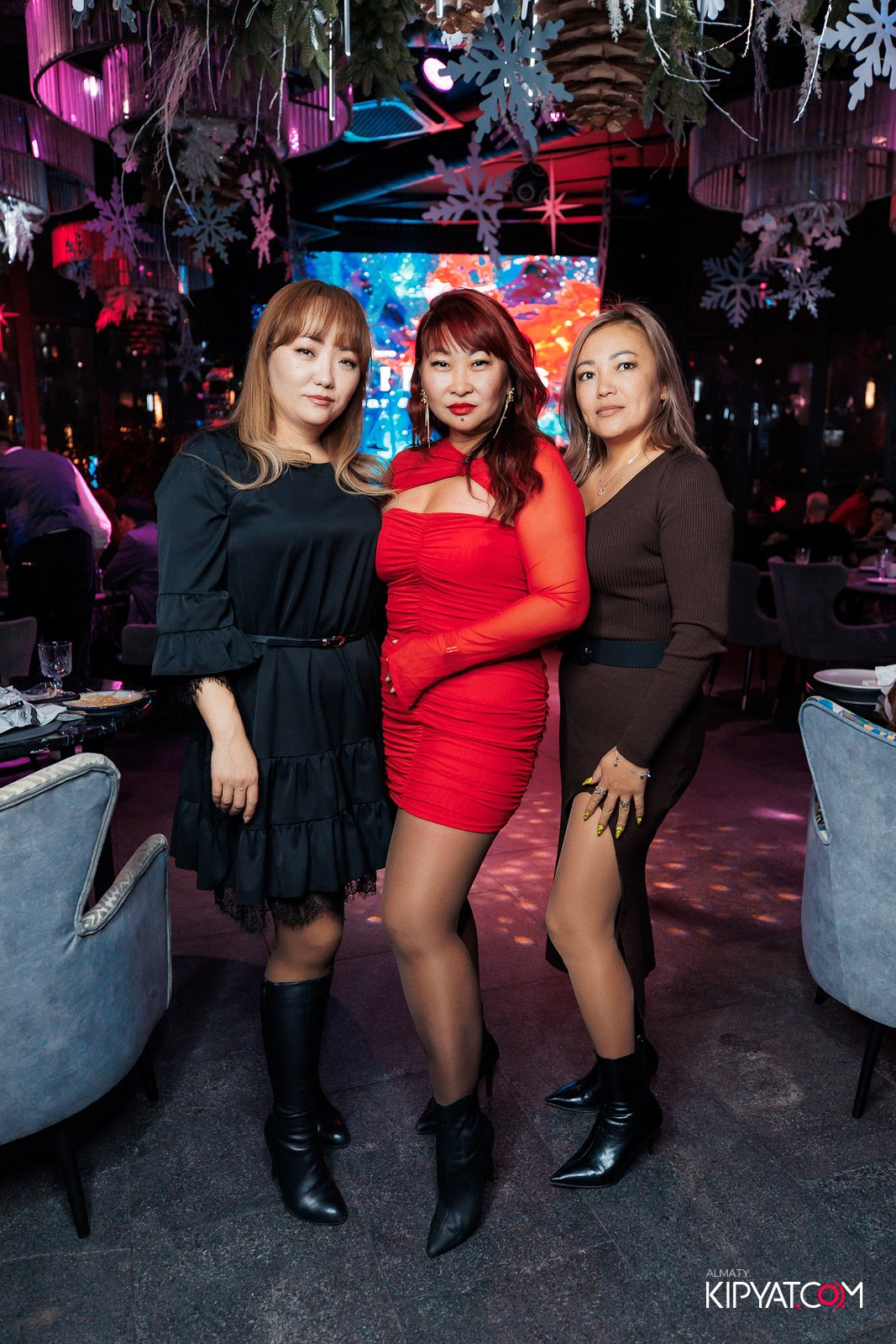 FRIENDS BAR & TERRACE. КИПЯТКОМ АЛМАТЫ!