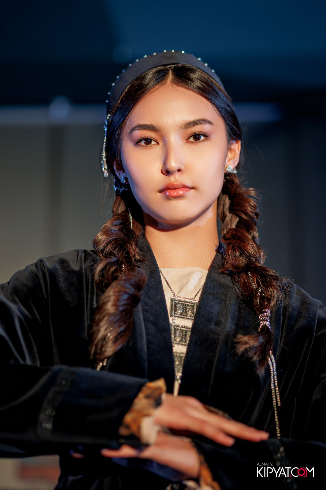 FASHION ПОКАЗ, КАЗАХСКОЙ НАЦИОНАЛЬНОЙ ОДЕЖДЫ. КИПЯТКОМ АЛМАТЫ!