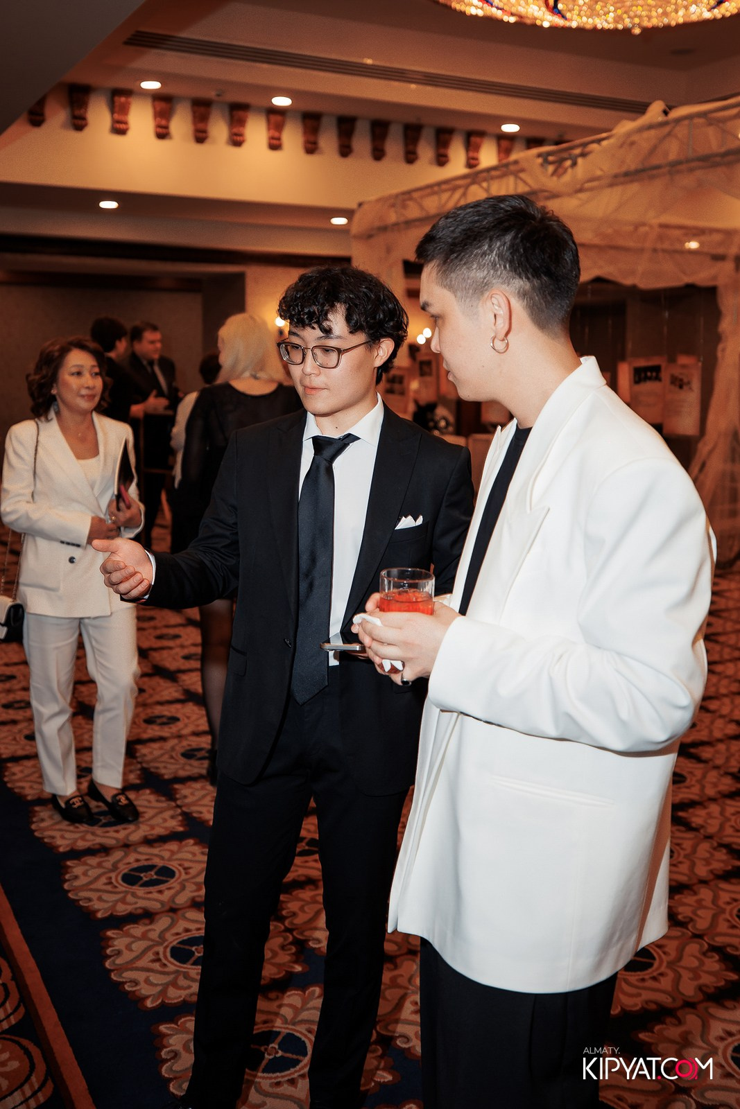 БЛАГОТВОРИТЕЛЬНЫЙ УЖИН В ЧЕСТЬ 30-ЛЕТИЯ ROTARY CLUB OF ALMATY. КИПЯТКОМ АЛМАТЫ!