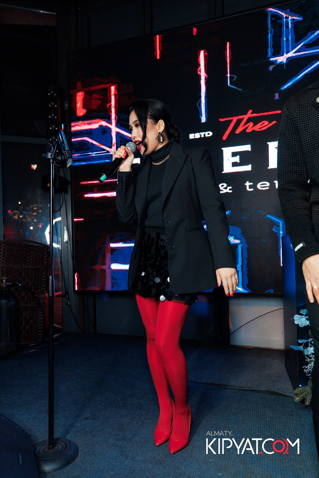 FRIENDS BAR & TERRACE. КИПЯТКОМ АЛМАТЫ!