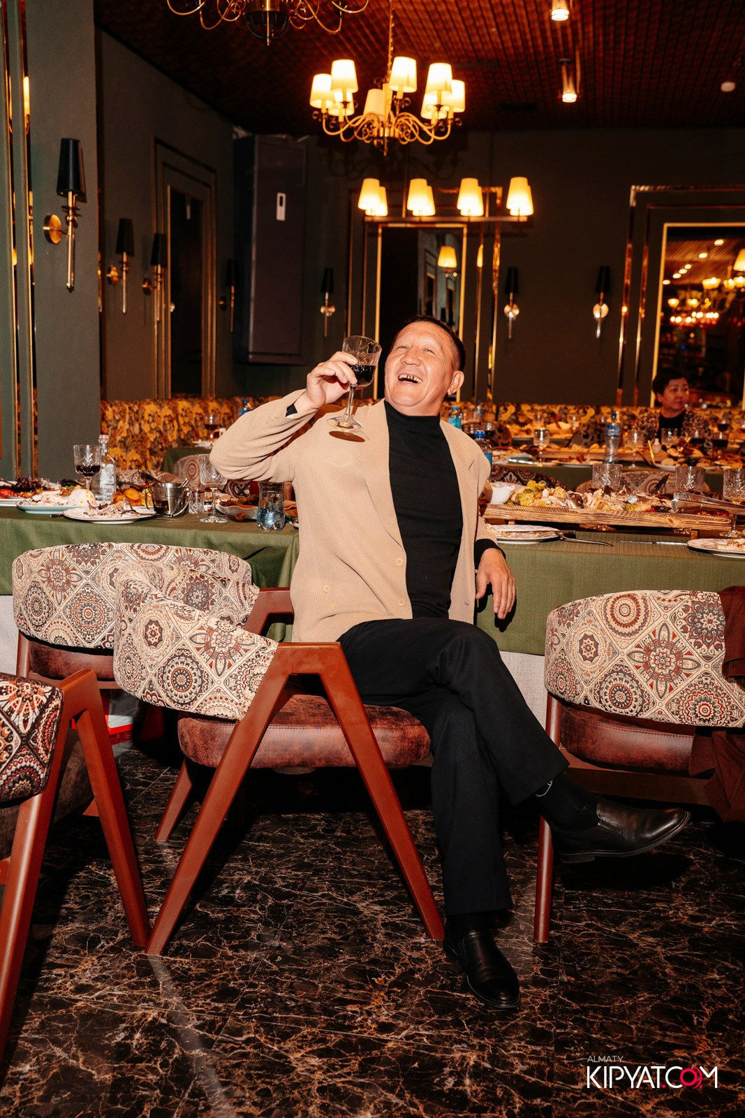 РЕСТОРАН ВЕСЕЛИДЗЕ НА АБАЯ. КИПЯТКОМ АЛМАТЫ!