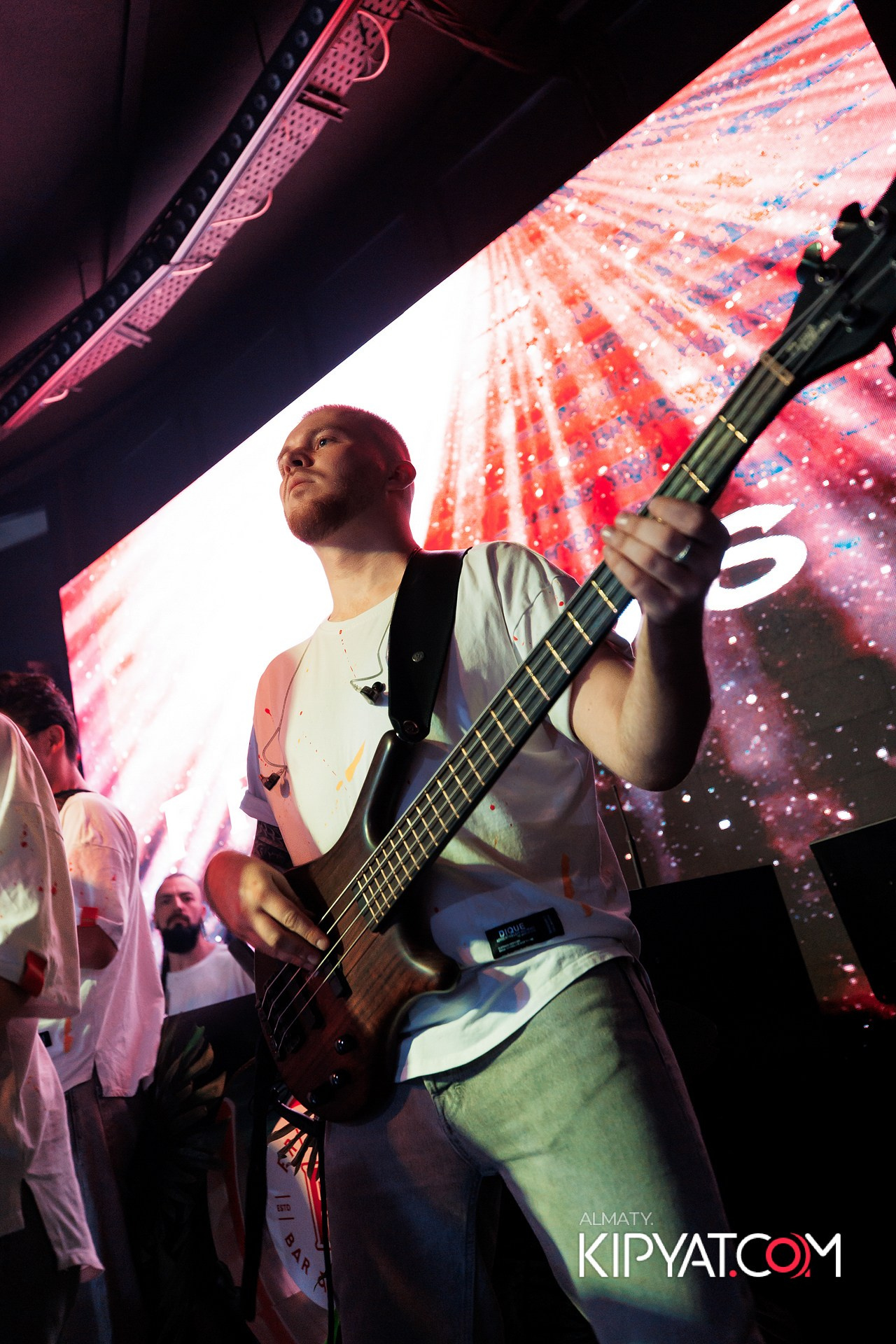 Friends bar & terrace. КИПЯТКОМ АЛМАТЫ!