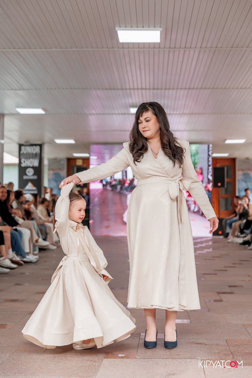 JUNIOR FASHION SHOW. КИПЯТКОМ АЛМАТЫ!