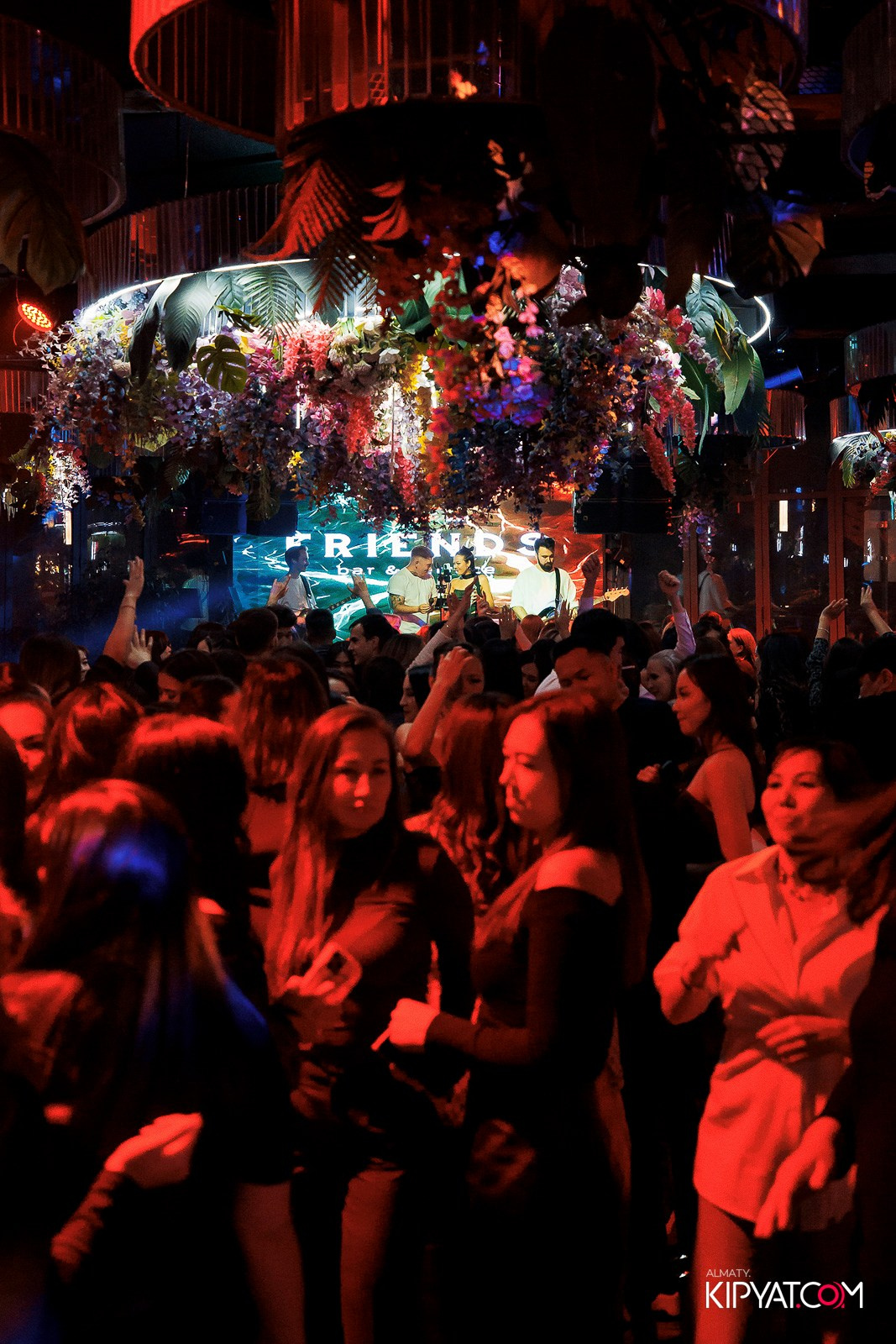 FRIENDS BAR & TERRACE. КИПЯТКОМ АЛМАТЫ!