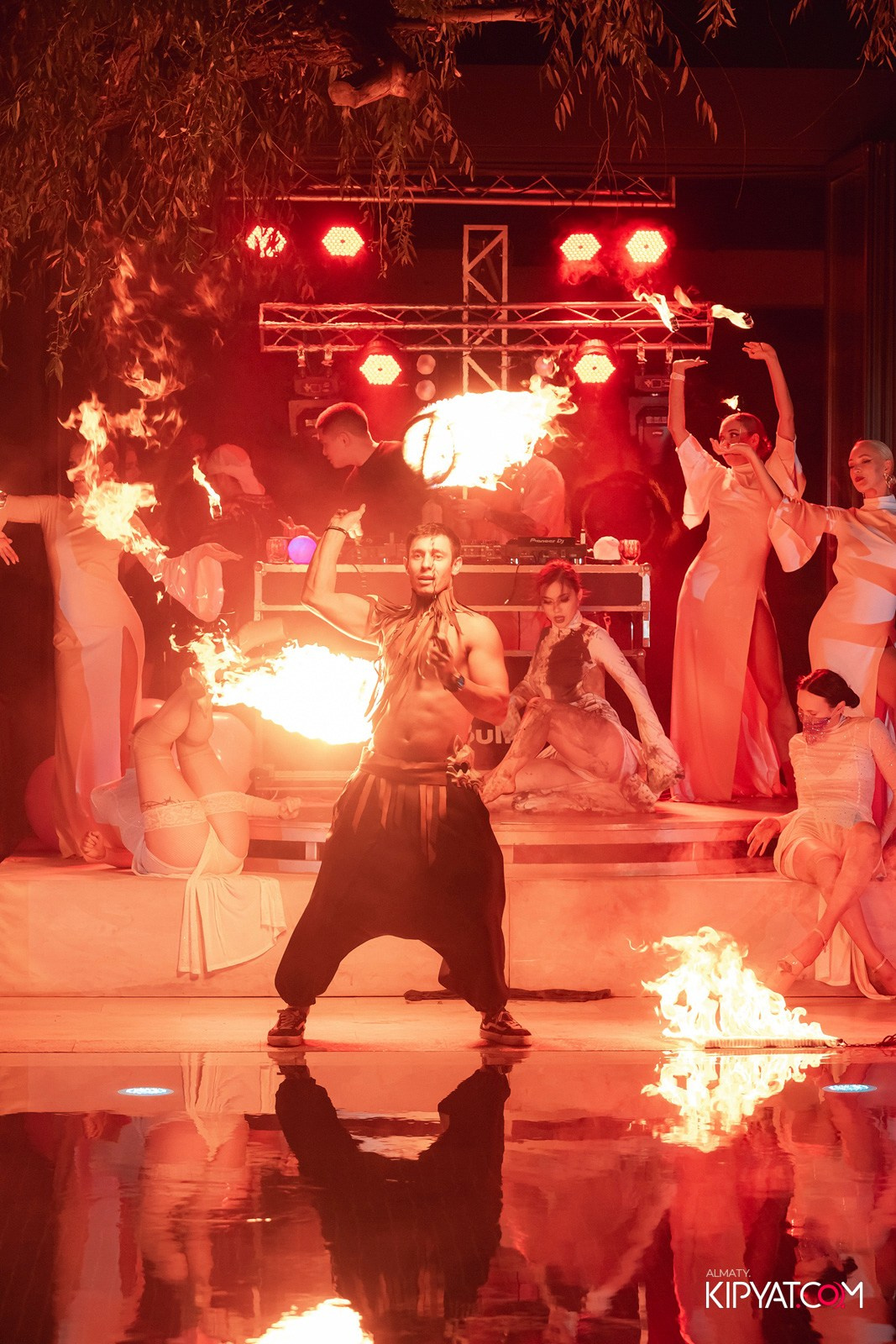 EDEN POOL & BAR. КИПЯТКОМ АЛМАТЫ!