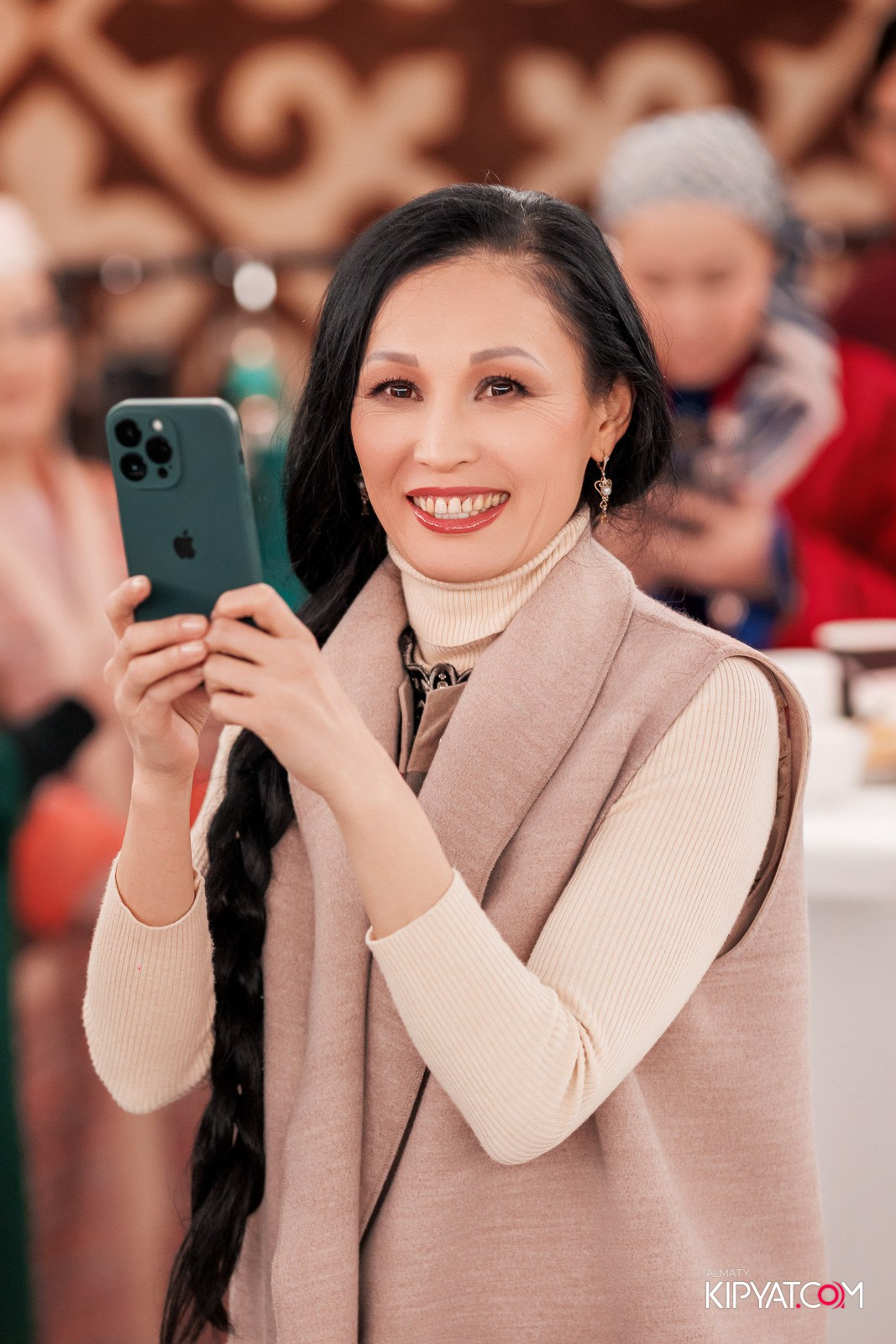 FASHION ПОКАЗ, КАЗАХСКОЙ НАЦИОНАЛЬНОЙ ОДЕЖДЫ. КИПЯТКОМ АЛМАТЫ!