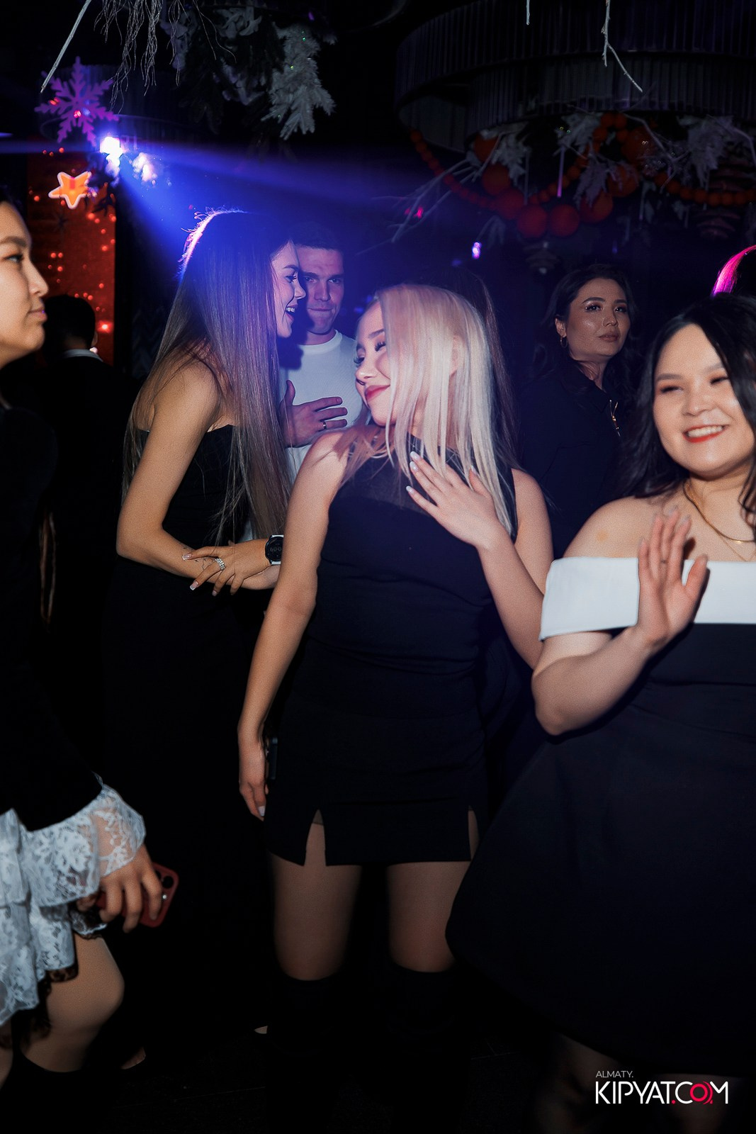 FRIENDS BAR & TERRACE. КИПЯТКОМ АЛМАТЫ! Фотосъемка мероприятий в Алматы