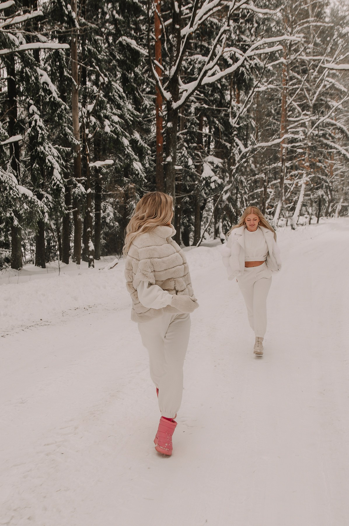 Friends stories_Наташа и Кристина. Свадебный и семейный фотограф в Минске Яна Новак