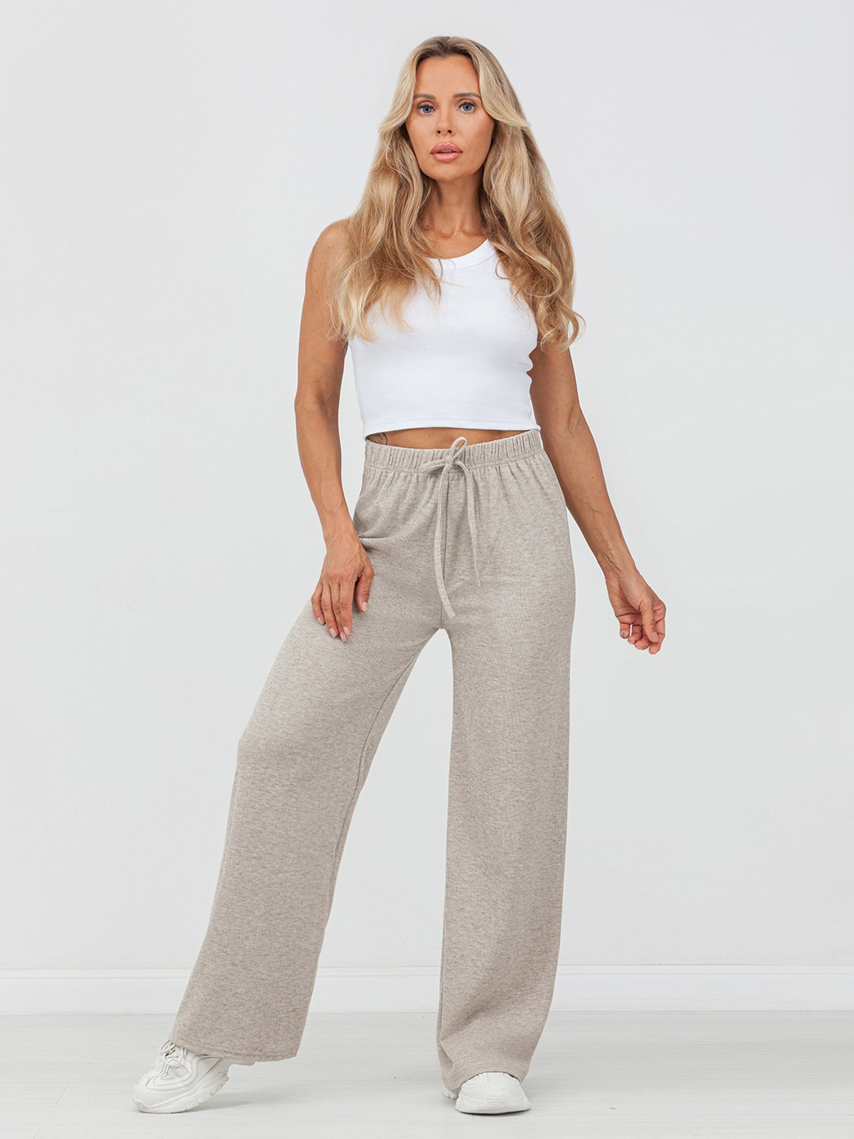 Ракурсы: женские брюки. Сборные фотосъёмки в Москве. фотосессии одежды.фотограф