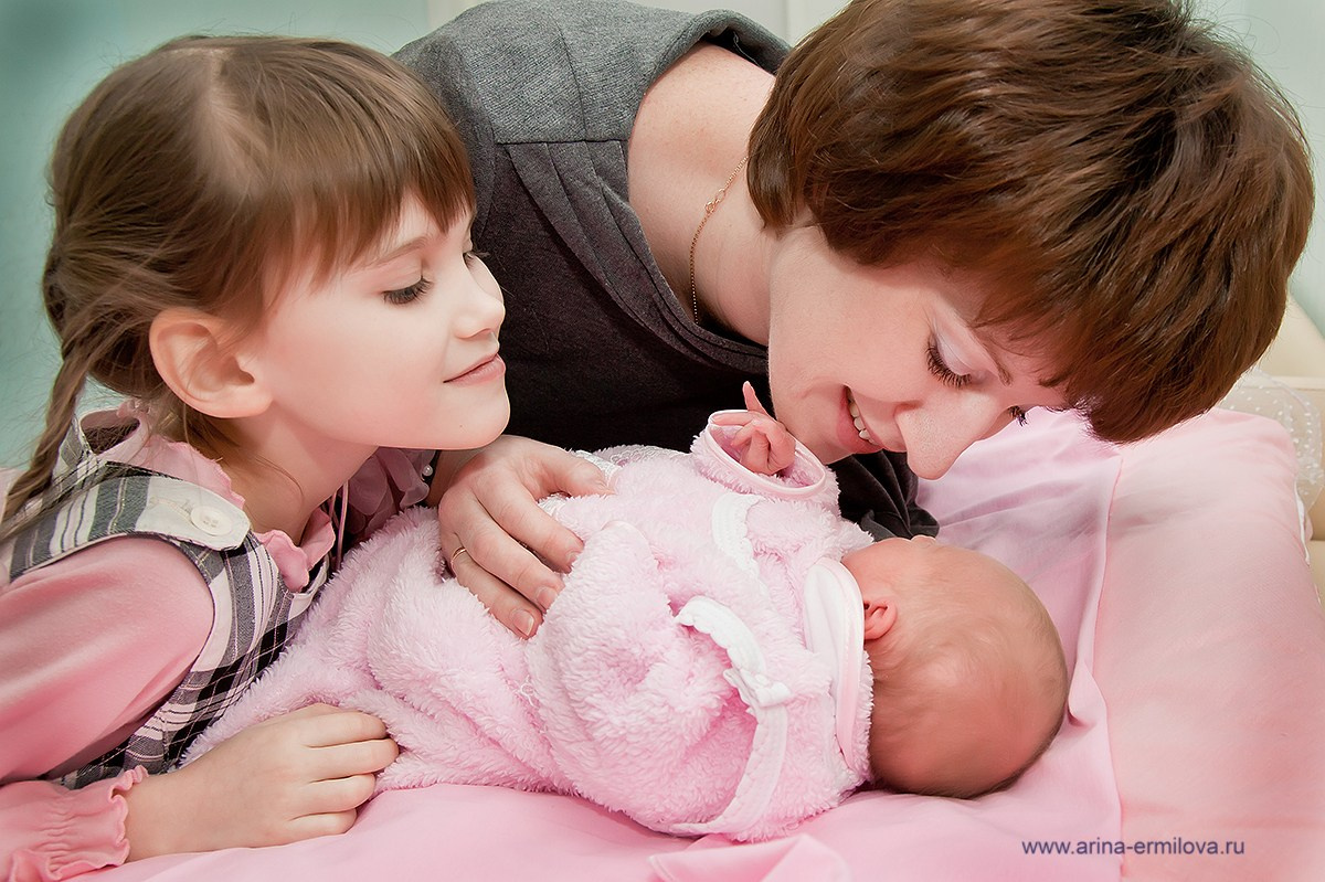 Выписка из роддома. Репортажный, семейный и детский фотограф в Пензе и Заречном Арина Ермилова. Картины барельеф на заказ