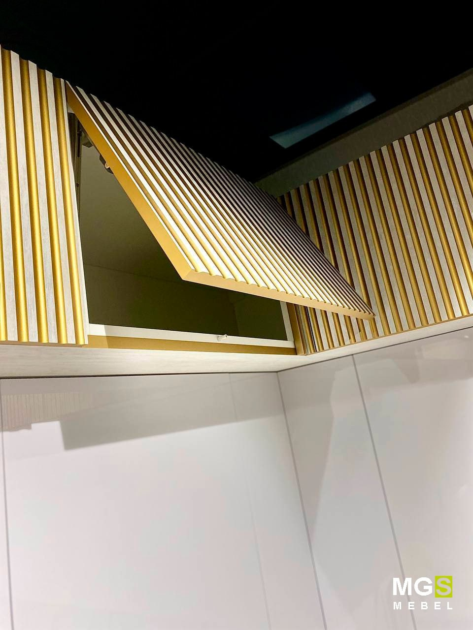 Кухонные шкафы с вертикальным открыванием