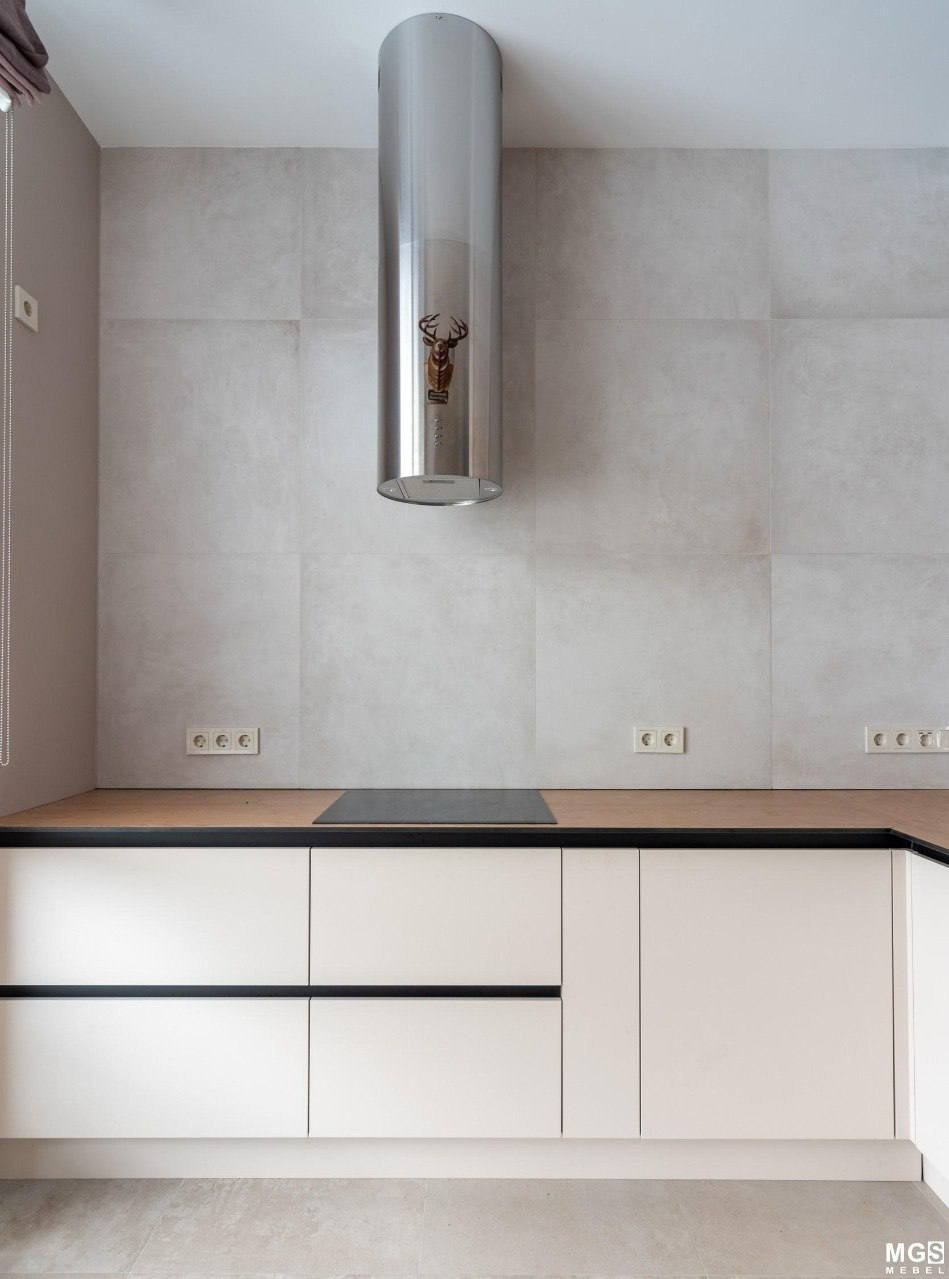 Рабочая поверхность кухни с вытяжкой