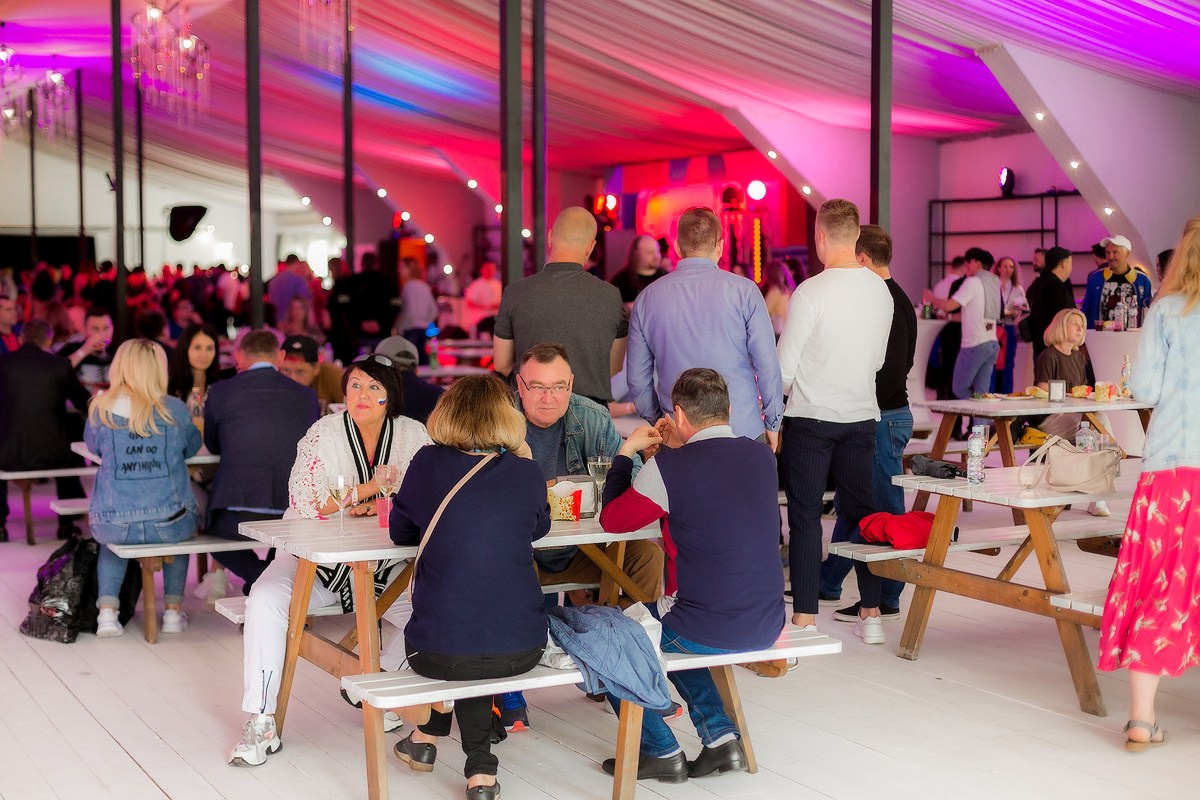 Фотосъемка корпоратива Major на берегу строгинской поймы. Репортажный фотограф Борис Геер