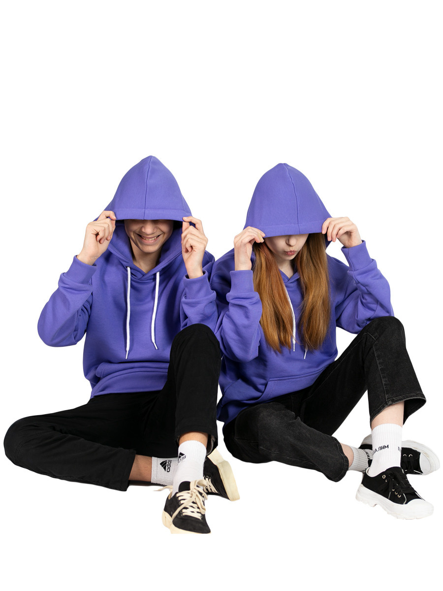 Детская одежда на белом фоне для wildberries, с моделью. Предметная, рекламная фотосъёмка в Орле. Предметный фотограф в Орле