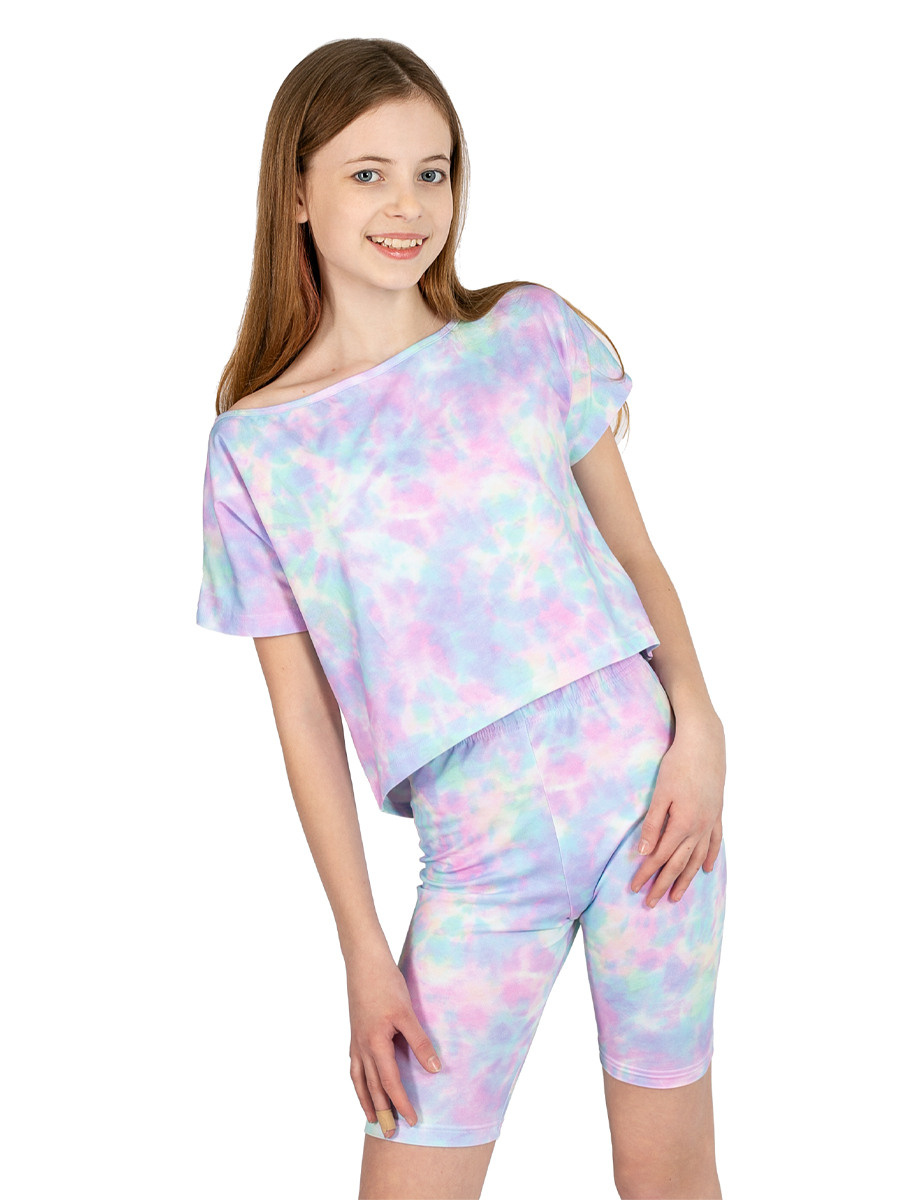 Детская одежда на белом фоне для wildberries, с моделью. Предметная, рекламная фотосъёмка в Орле. Предметный фотограф в Орле