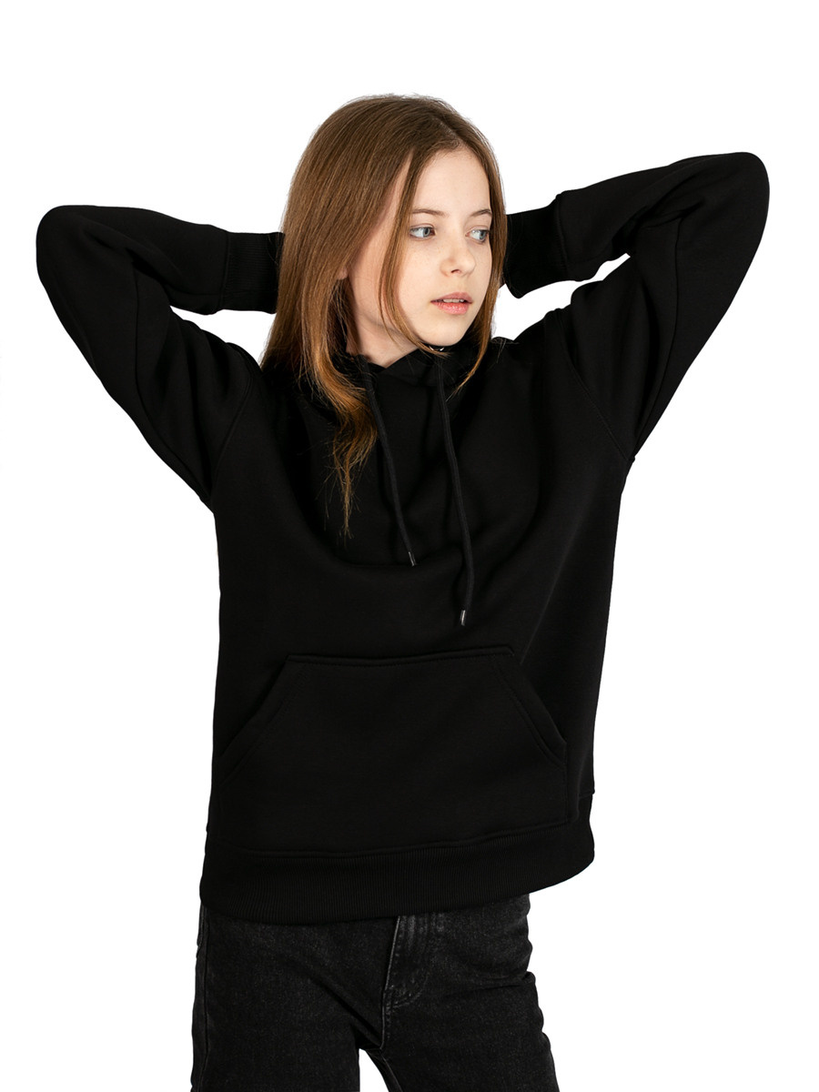 Детская одежда на белом фоне для wildberries, с моделью. Предметная, рекламная фотосъёмка в Орле. Предметный фотограф в Орле