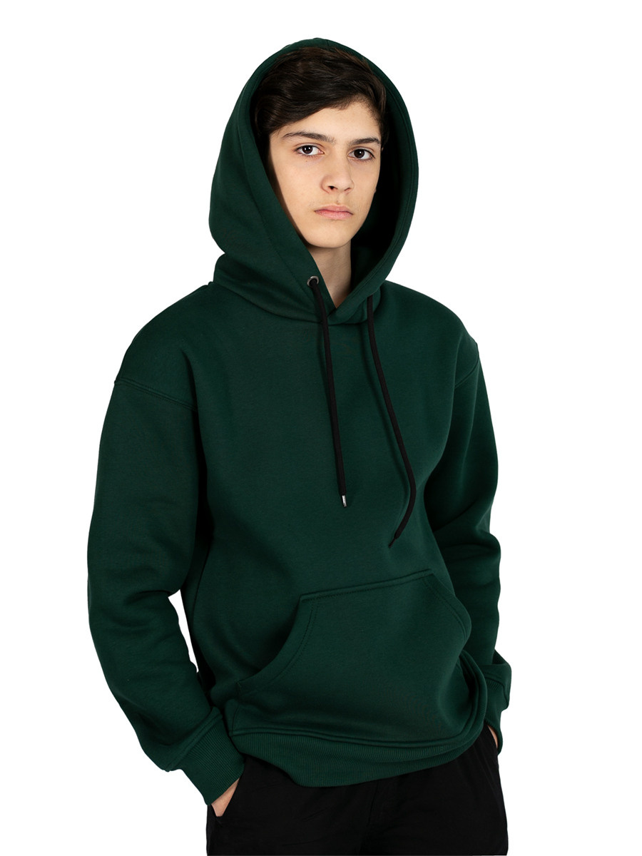 Детская одежда на белом фоне для wildberries, с моделью. Предметная, рекламная фотосъёмка в Орле. Предметный фотограф в Орле