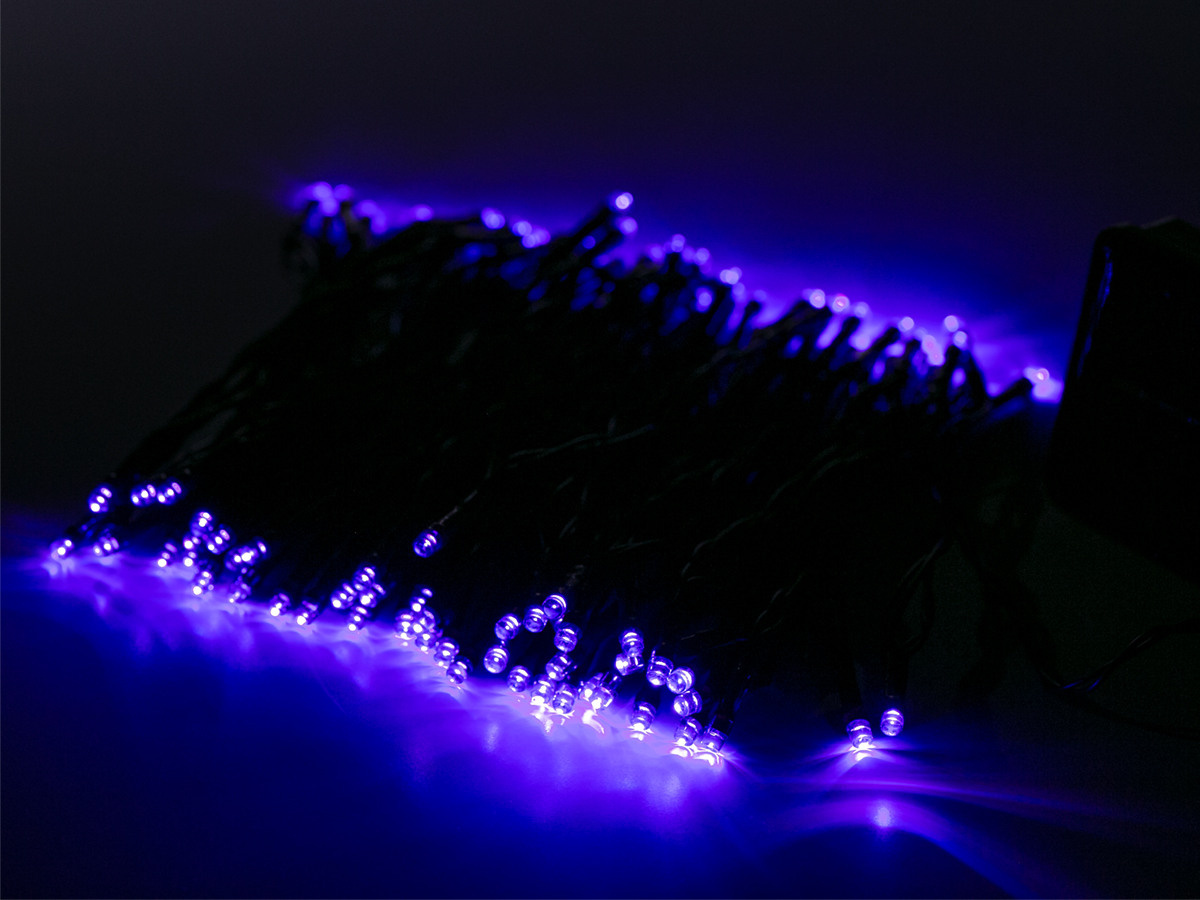 Гирлянда на солнечных батареях. На чёрном фоне. С созданием композиции. Предметная, рекламная фотосъёмка в Орле. Предметный фотограф в Орле