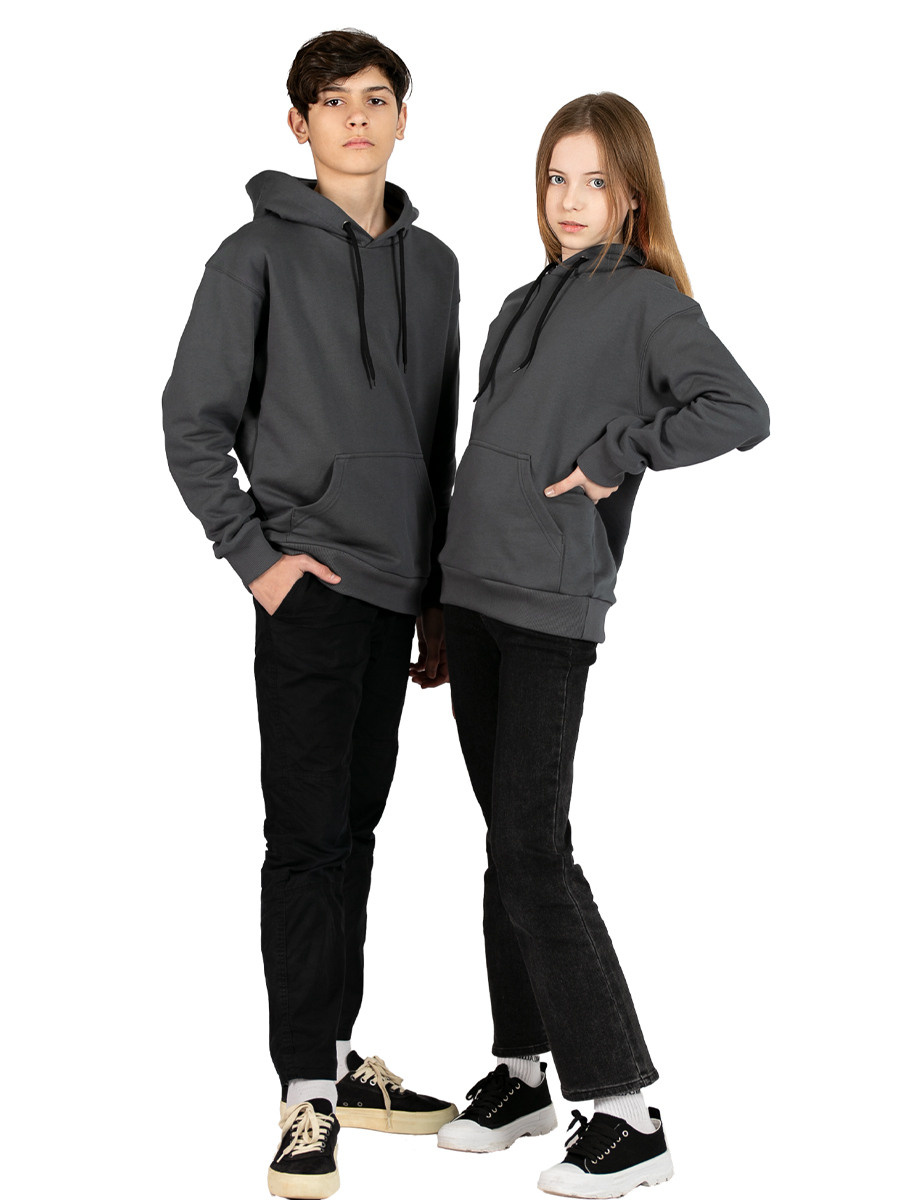 Детская одежда на белом фоне для wildberries, с моделью. Предметная, рекламная фотосъёмка в Орле. Предметный фотограф в Орле