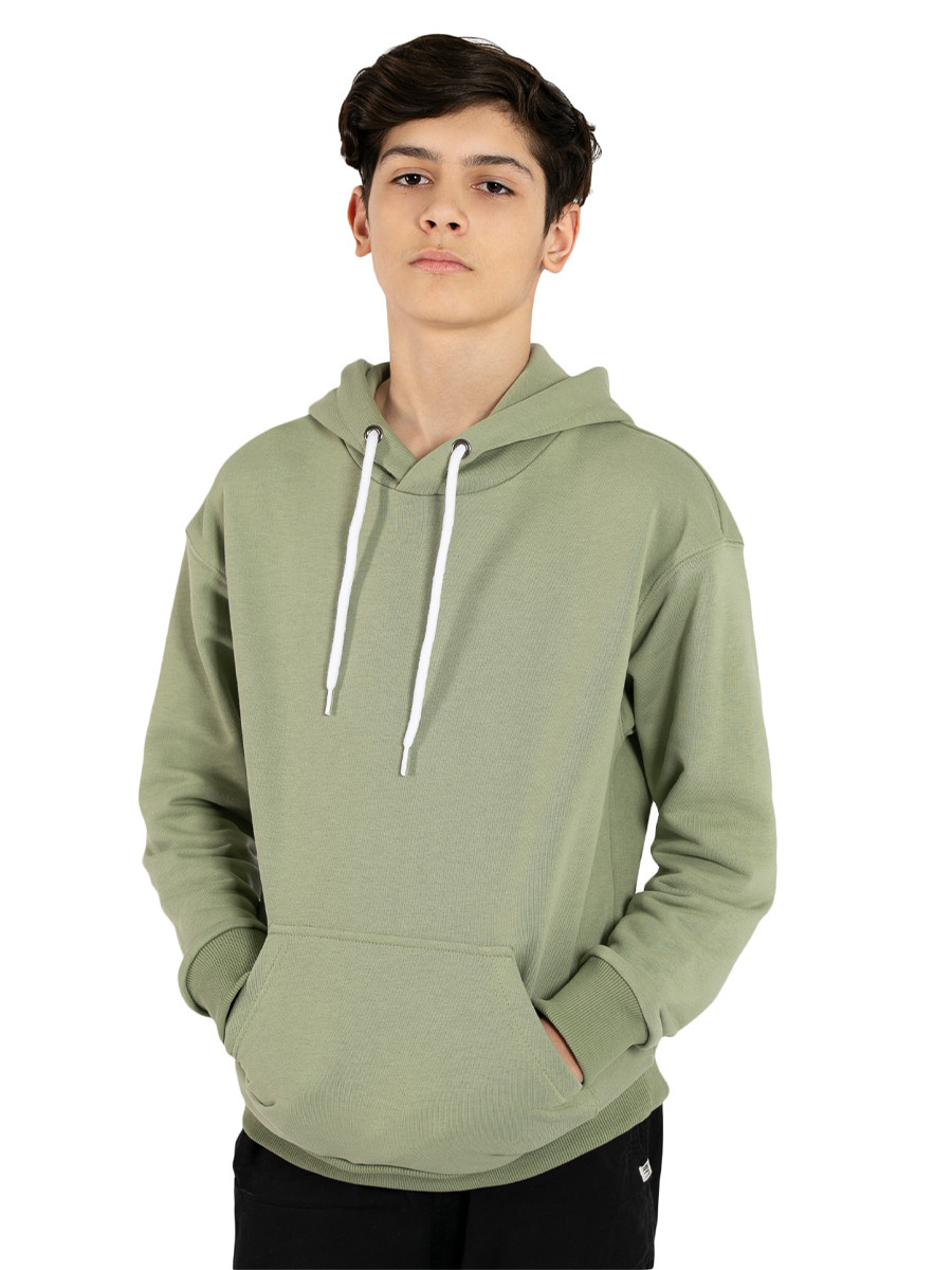 Детская одежда на белом фоне для wildberries, с моделью. Предметная, рекламная фотосъёмка в Орле. Предметный фотограф в Орле