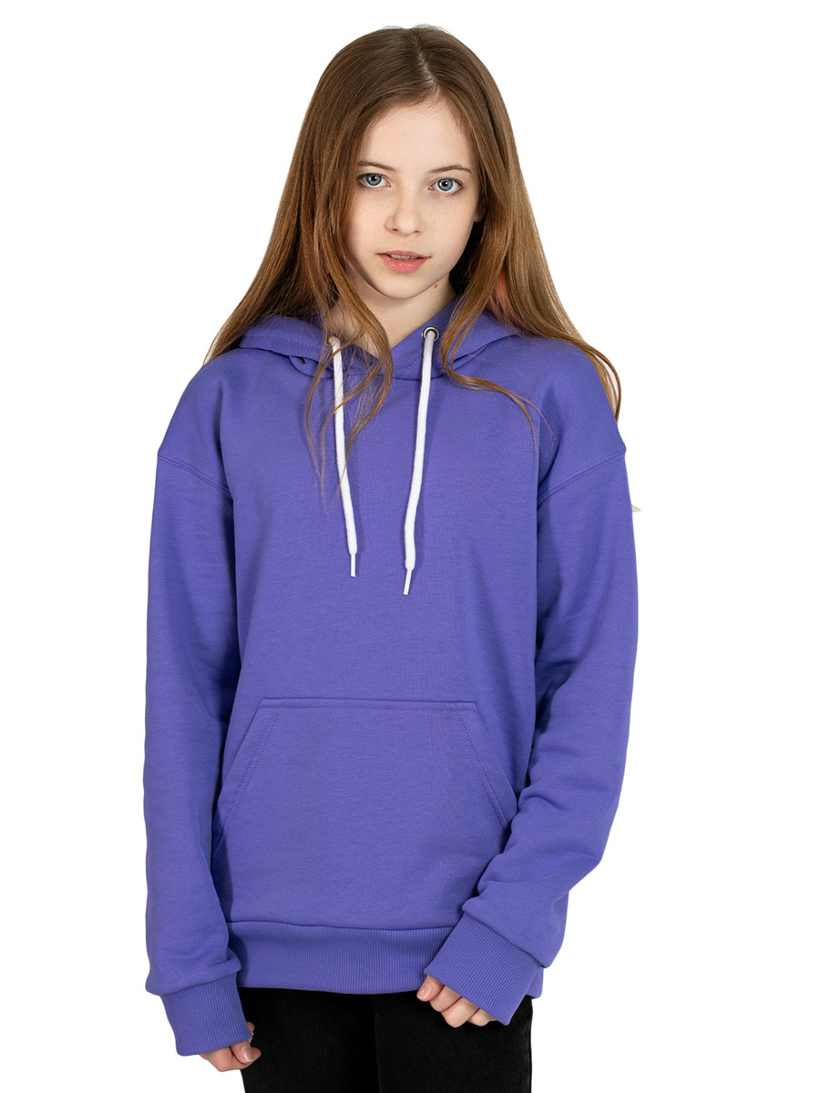 Детская одежда на белом фоне для wildberries, с моделью. Предметная, рекламная фотосъёмка в Орле. Предметный фотограф в Орле