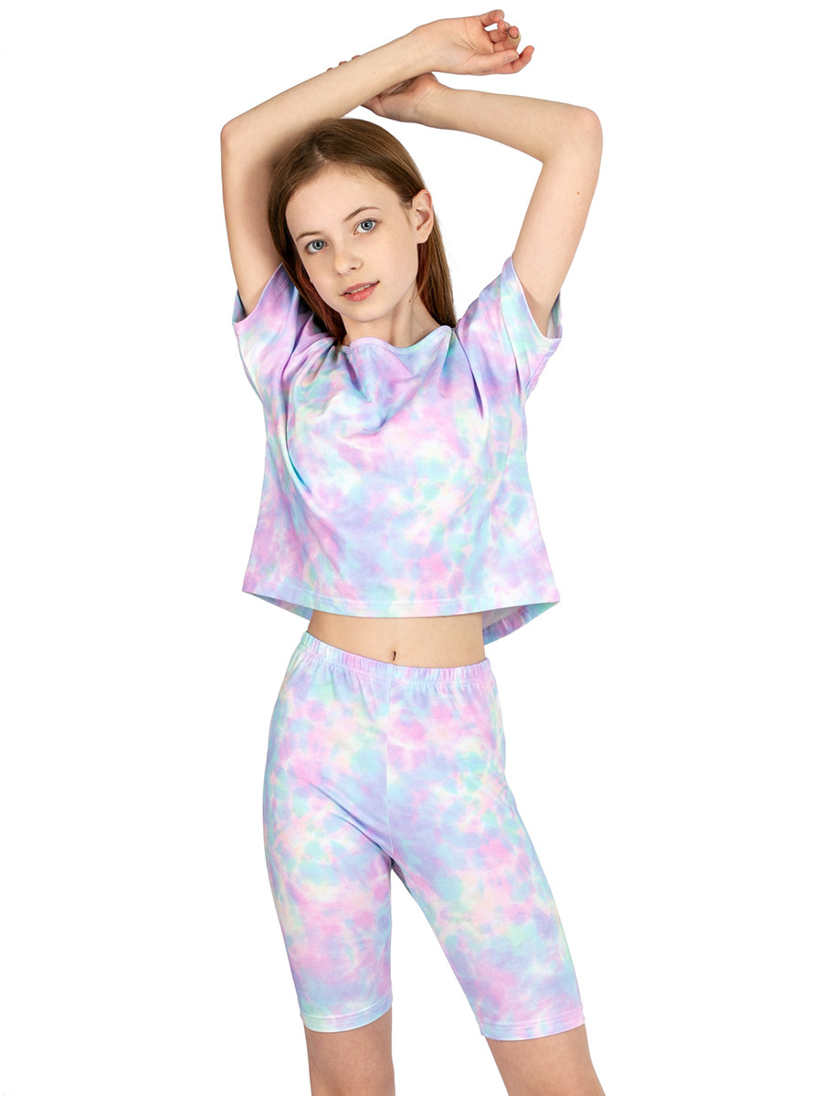 Детская одежда на белом фоне для wildberries, с моделью. Предметная, рекламная фотосъёмка в Орле. Предметный фотограф в Орле