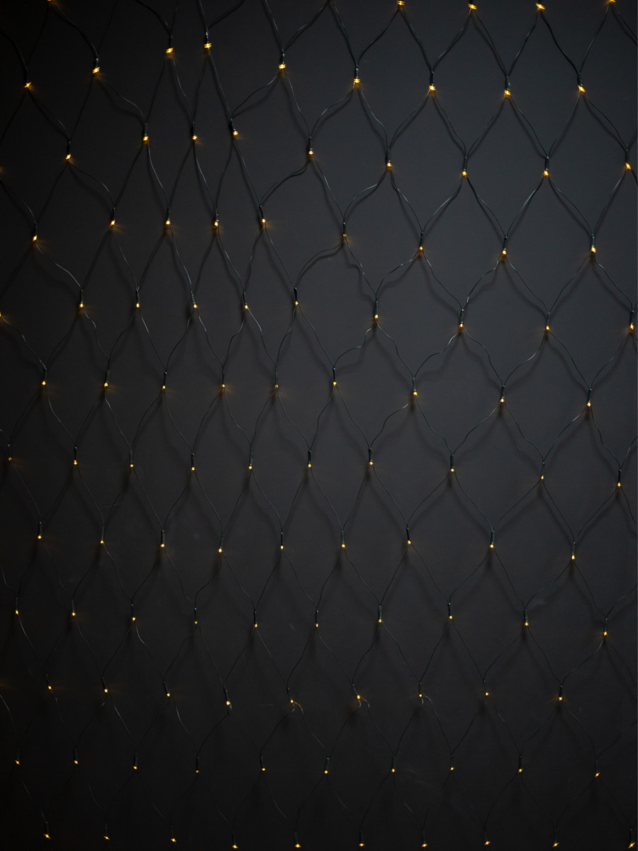 Гирлянда на солнечных батареях. На чёрном фоне. С созданием композиции. Предметная, рекламная фотосъёмка в Орле. Предметный фотограф в Орле