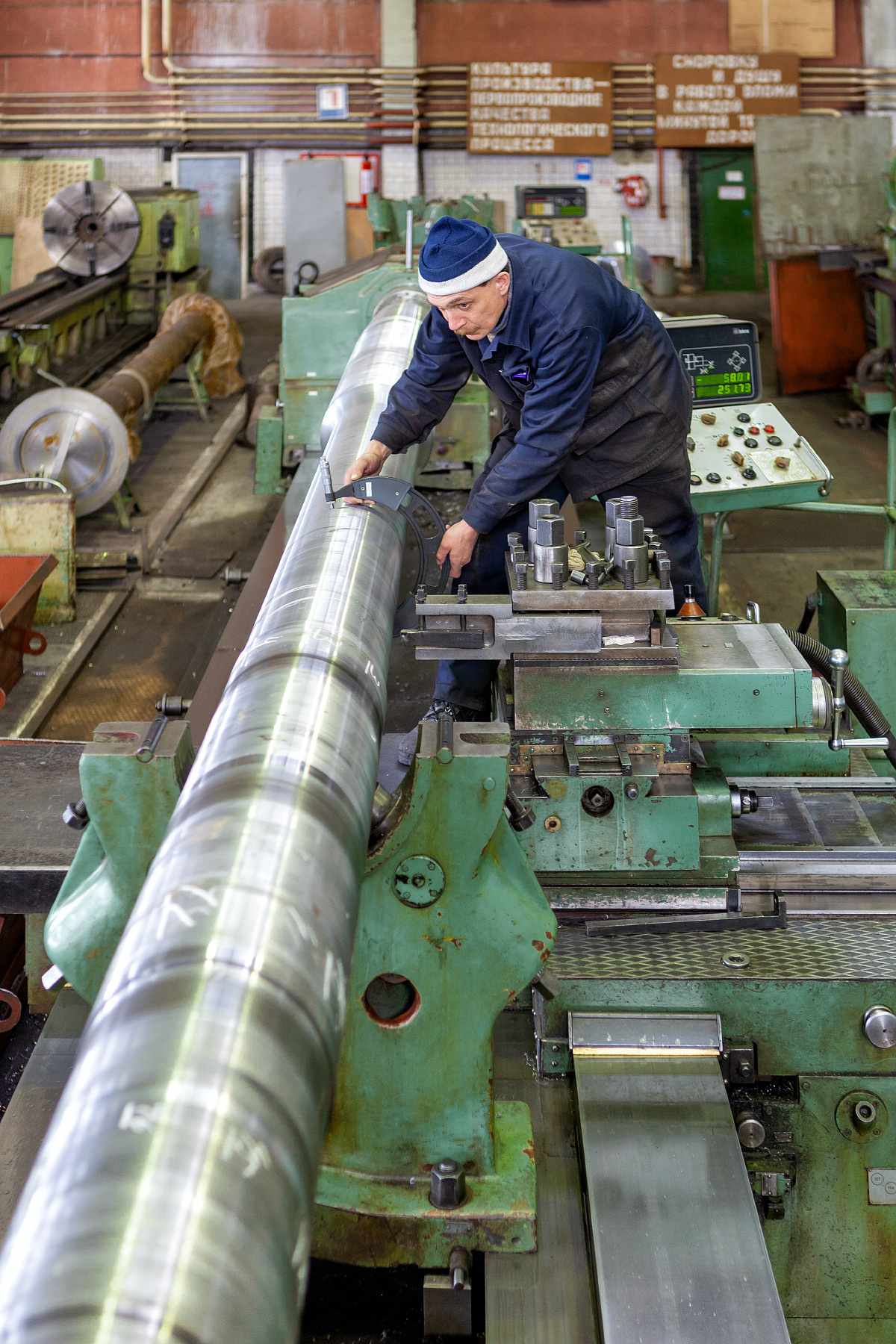 Ярославский судостроительный завод по производству различных судов. Фотосъёмка интерьеров и архитектуры гостиниц, промышленная съёмка