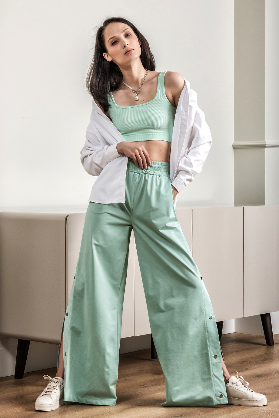 Фотосъёмка одежды для женщин и девушек. Фотосъёмка интерьеров и архитектуры гостиниц, промышленная съёмка