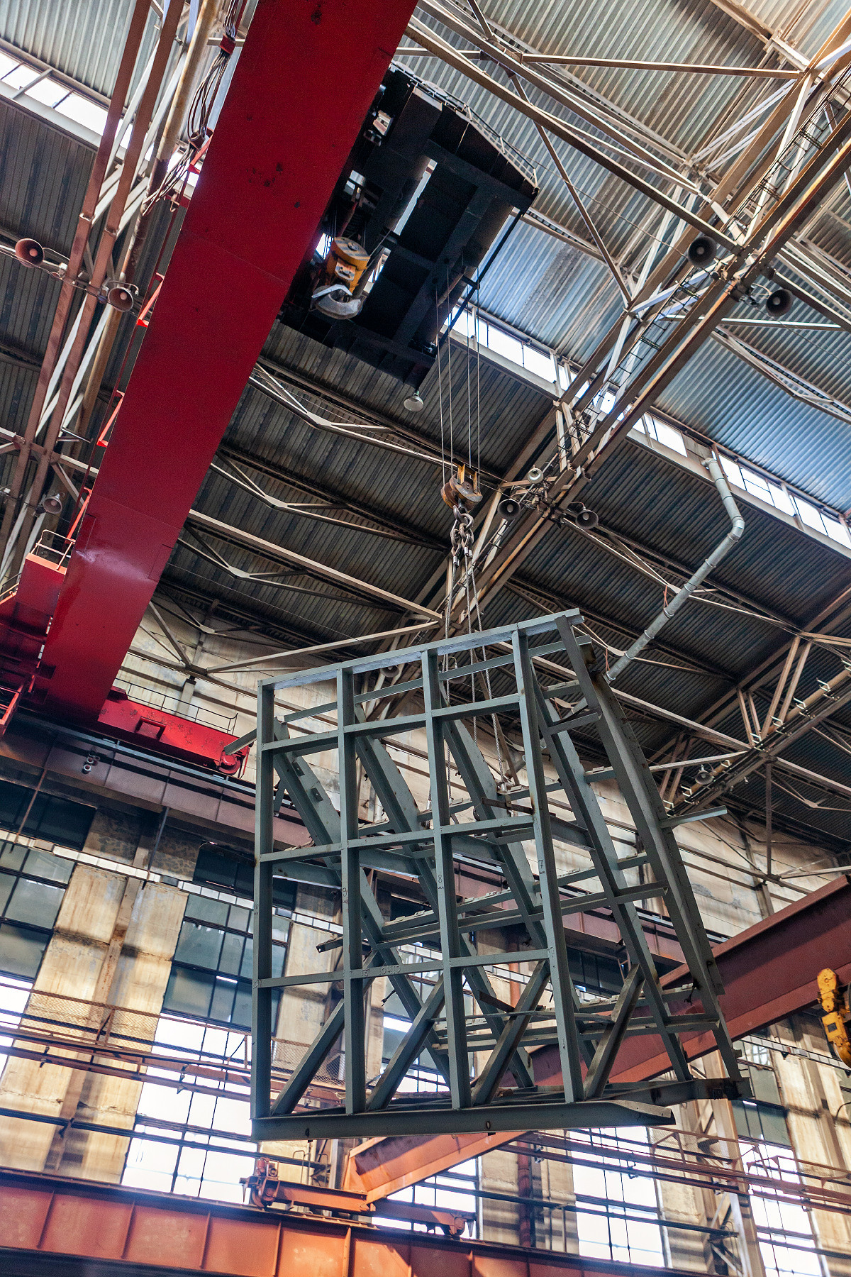 Ярославский судостроительный завод по производству различных судов. Фотосъёмка интерьеров и архитектуры гостиниц, промышленная съёмка