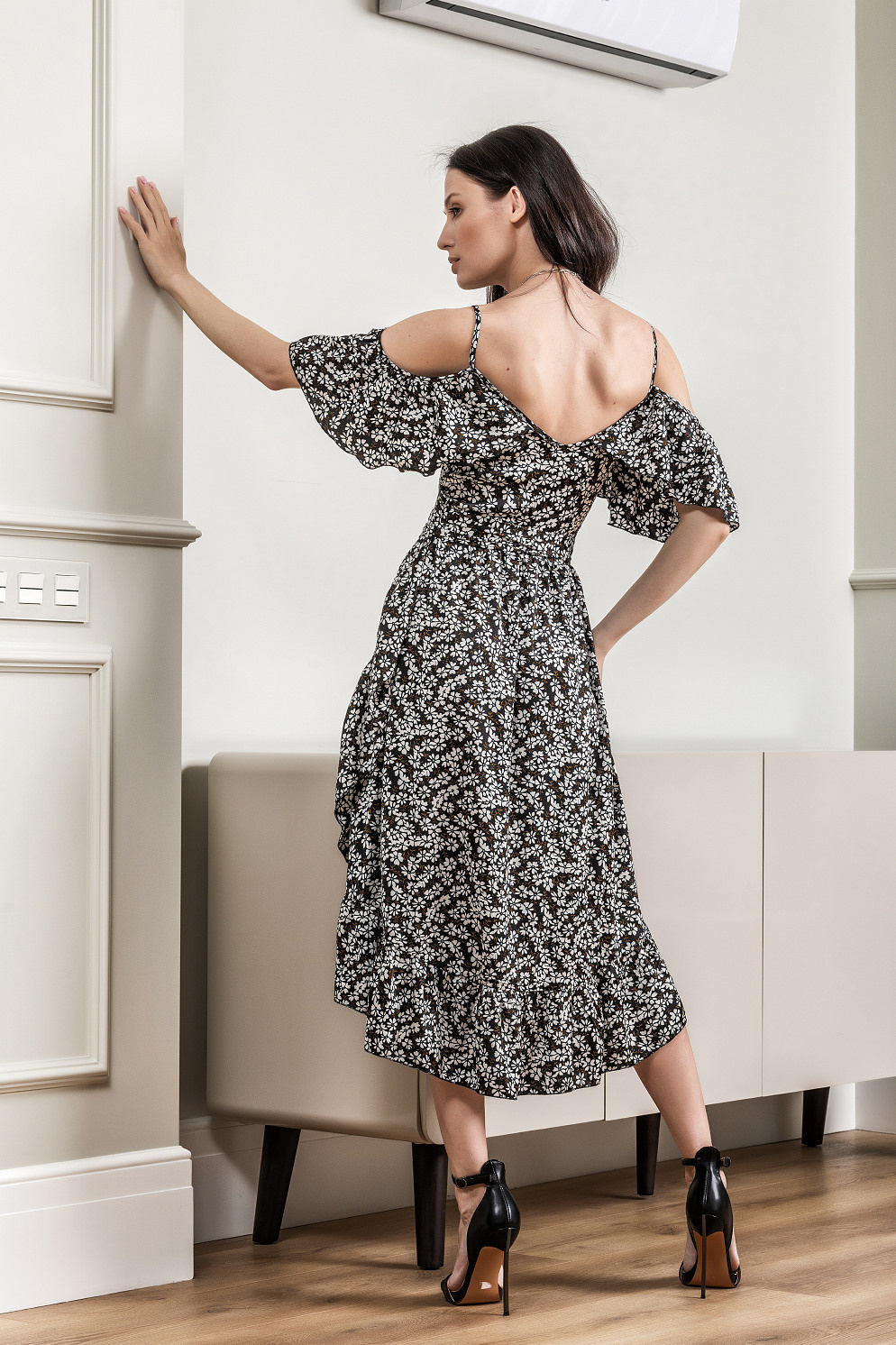 Фотосъёмка одежды для женщин и девушек. Фотосъёмка интерьеров и архитектуры гостиниц, промышленная съёмка