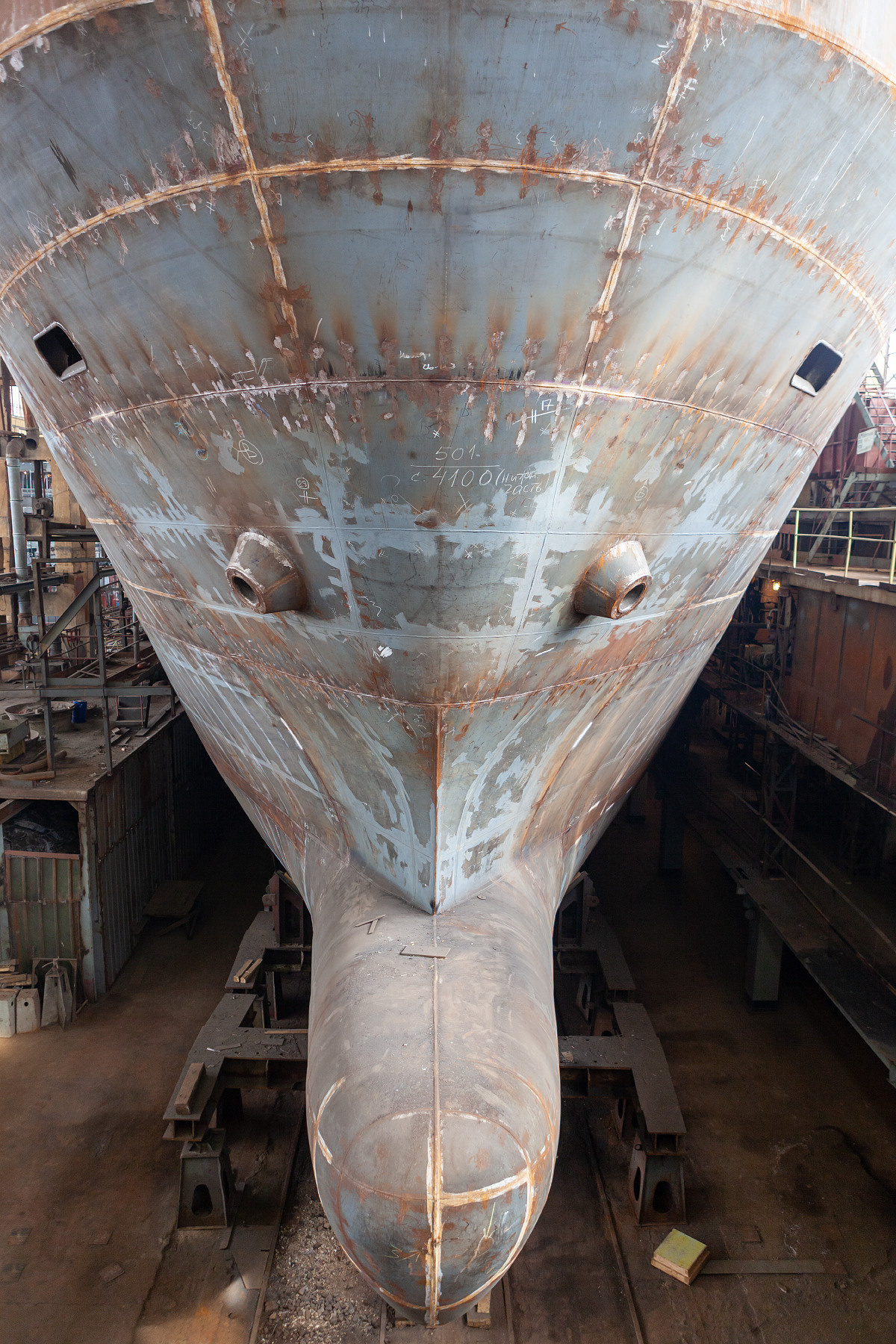 Ярославский судостроительный завод по производству различных судов. Фотосъёмка интерьеров и архитектуры гостиниц, промышленная съёмка