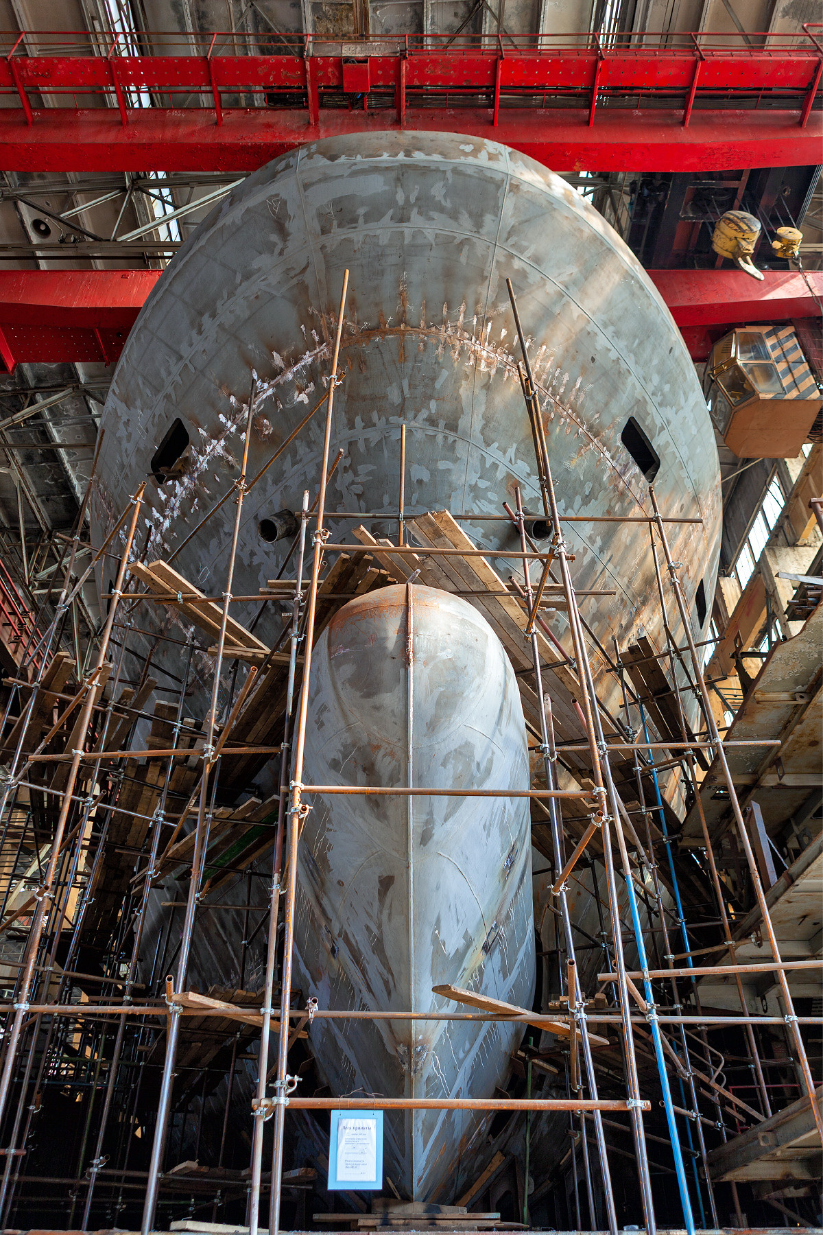 Ярославский судостроительный завод по производству различных судов. Фотосъёмка интерьеров и архитектуры гостиниц, промышленная съёмка