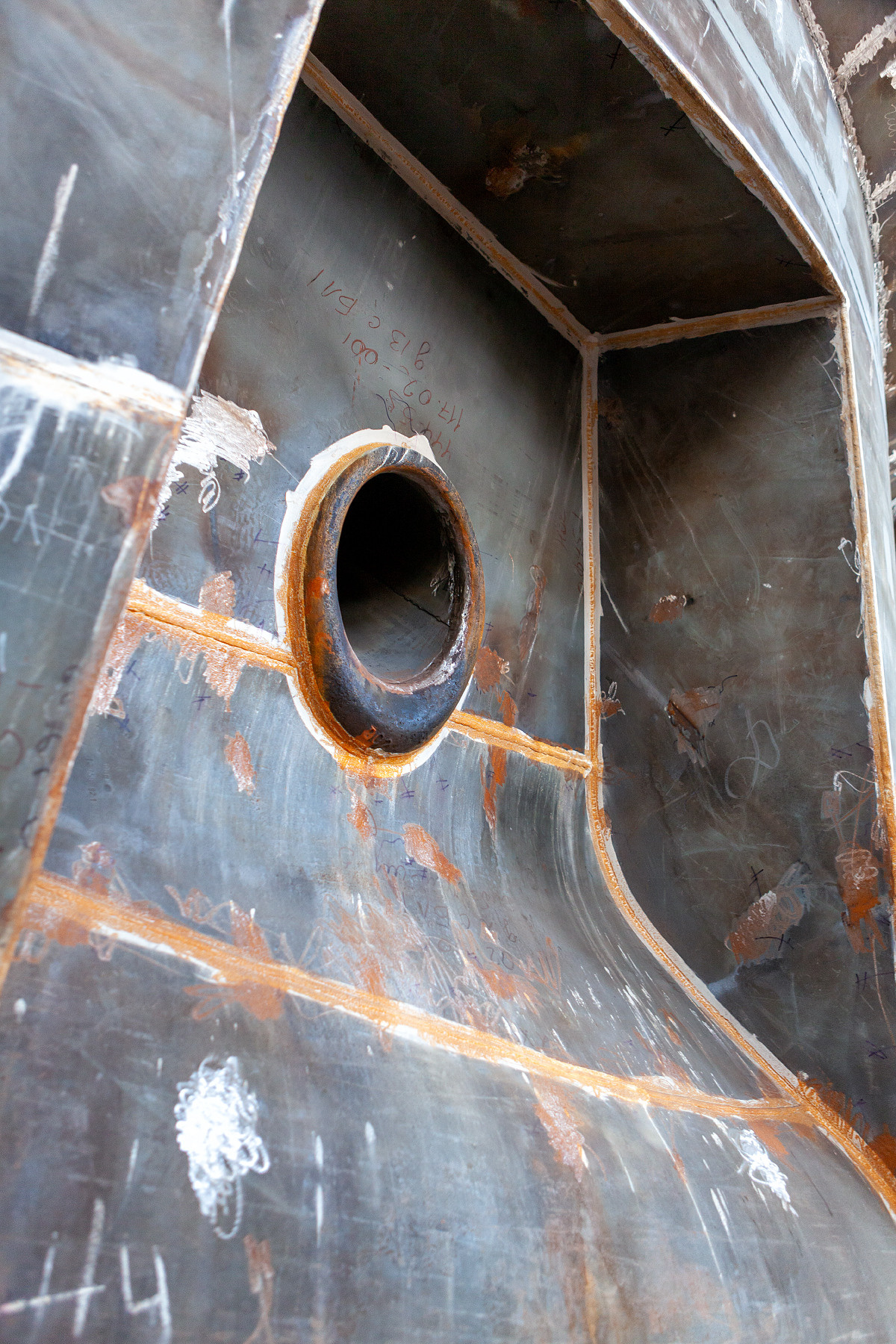 Ярославский судостроительный завод по производству различных судов. Фотосъёмка интерьеров и архитектуры гостиниц, промышленная съёмка