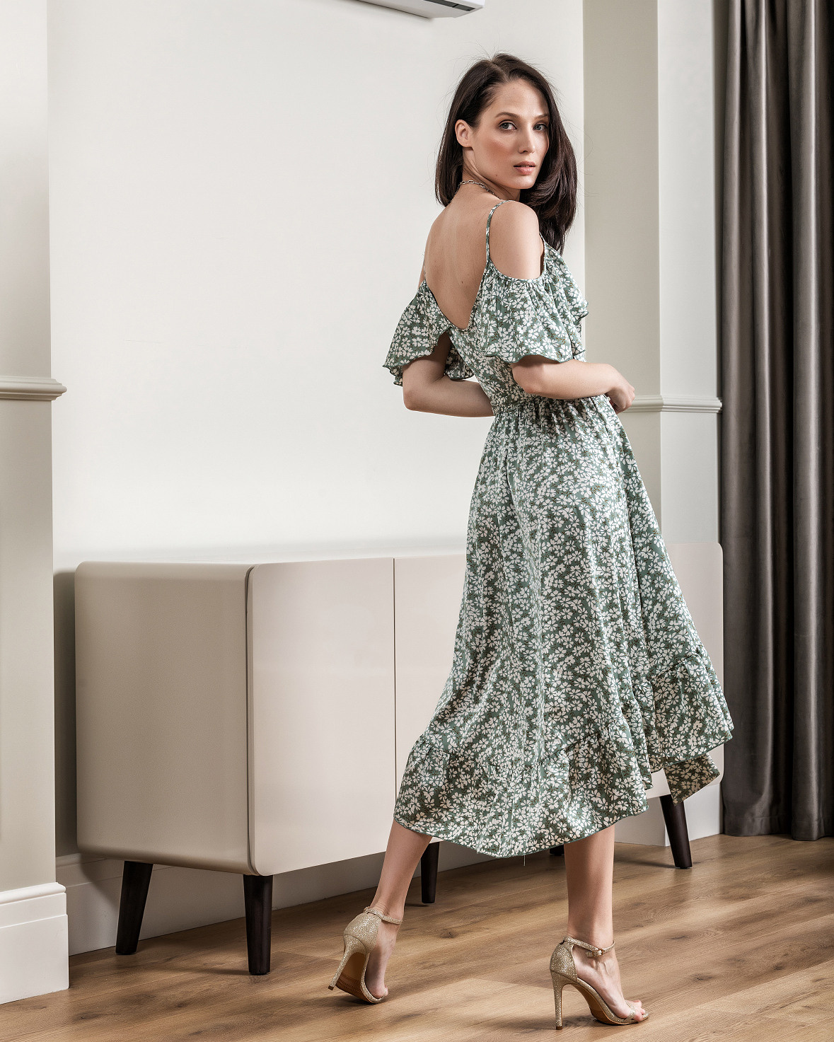 Фотосъёмка одежды для женщин и девушек. Фотосъёмка интерьеров и архитектуры гостиниц, промышленная съёмка