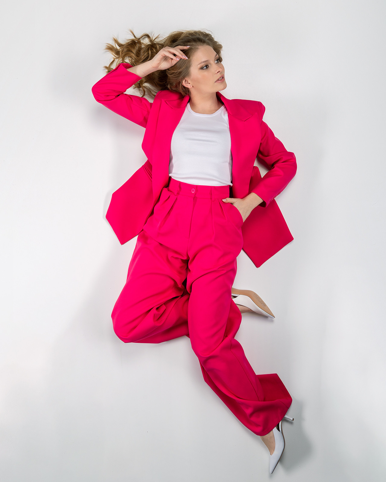 Для Wildberries, Ozon, СберМегамаркет, Авито и других маркетплейсов. Фотосъёмка интерьеров и архитектуры гостиниц, промышленная съёмка