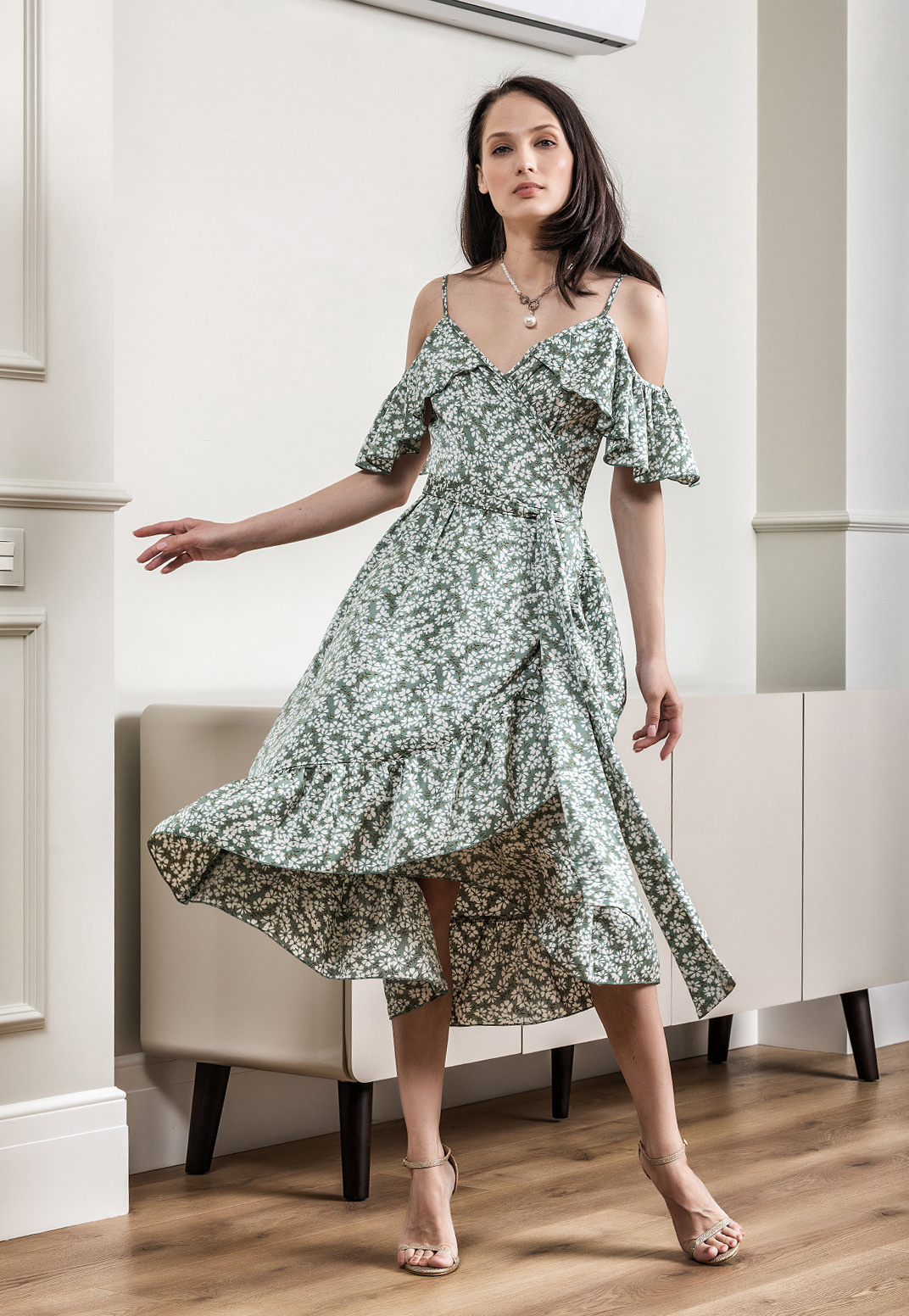 Фотосъёмка одежды для женщин и девушек. Фотосъёмка интерьеров и архитектуры гостиниц, промышленная съёмка