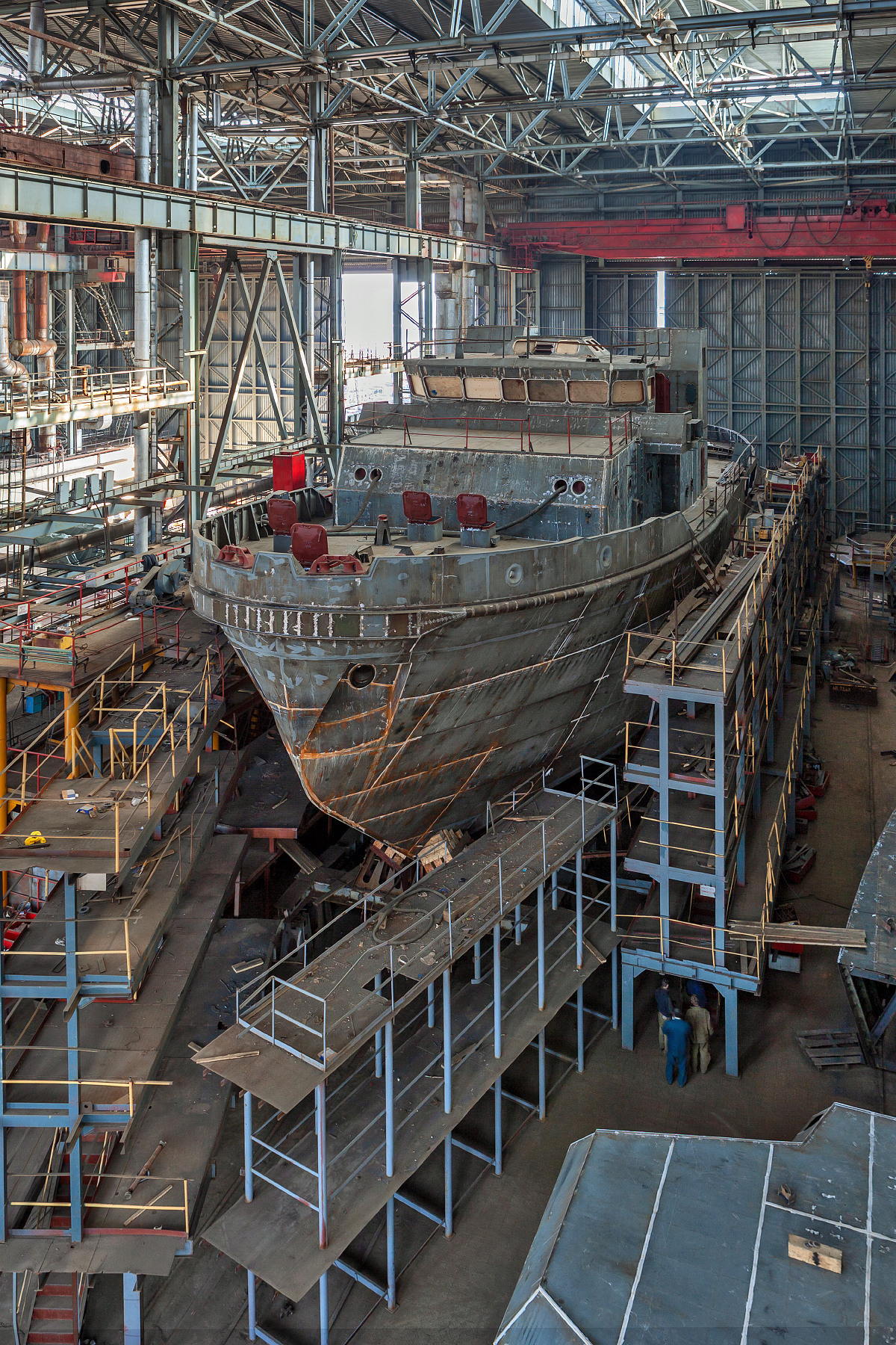 Ярославский судостроительный завод по производству различных судов. Фотосъёмка интерьеров и архитектуры гостиниц, промышленная съёмка