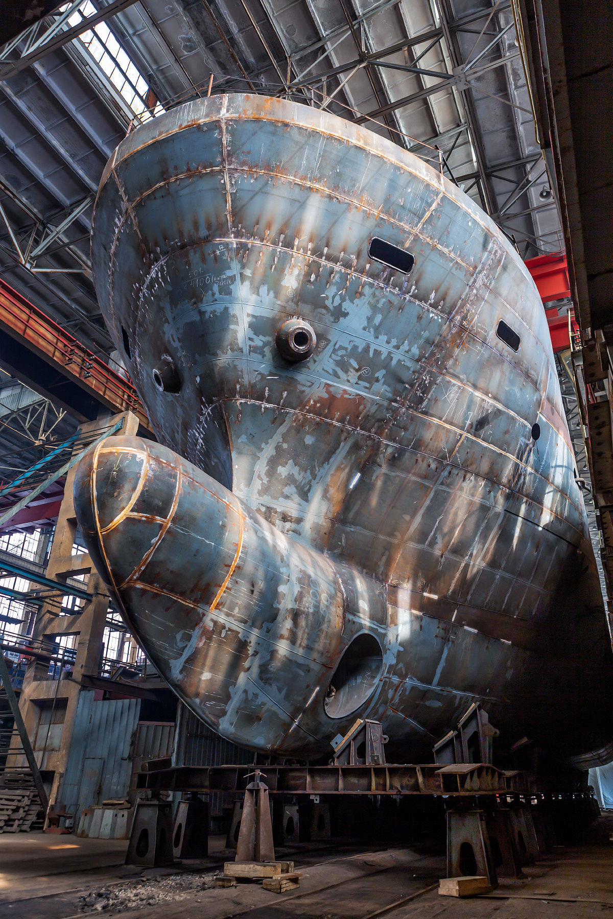 Ярославский судостроительный завод по производству различных судов. Фотосъёмка интерьеров и архитектуры гостиниц, промышленная съёмка