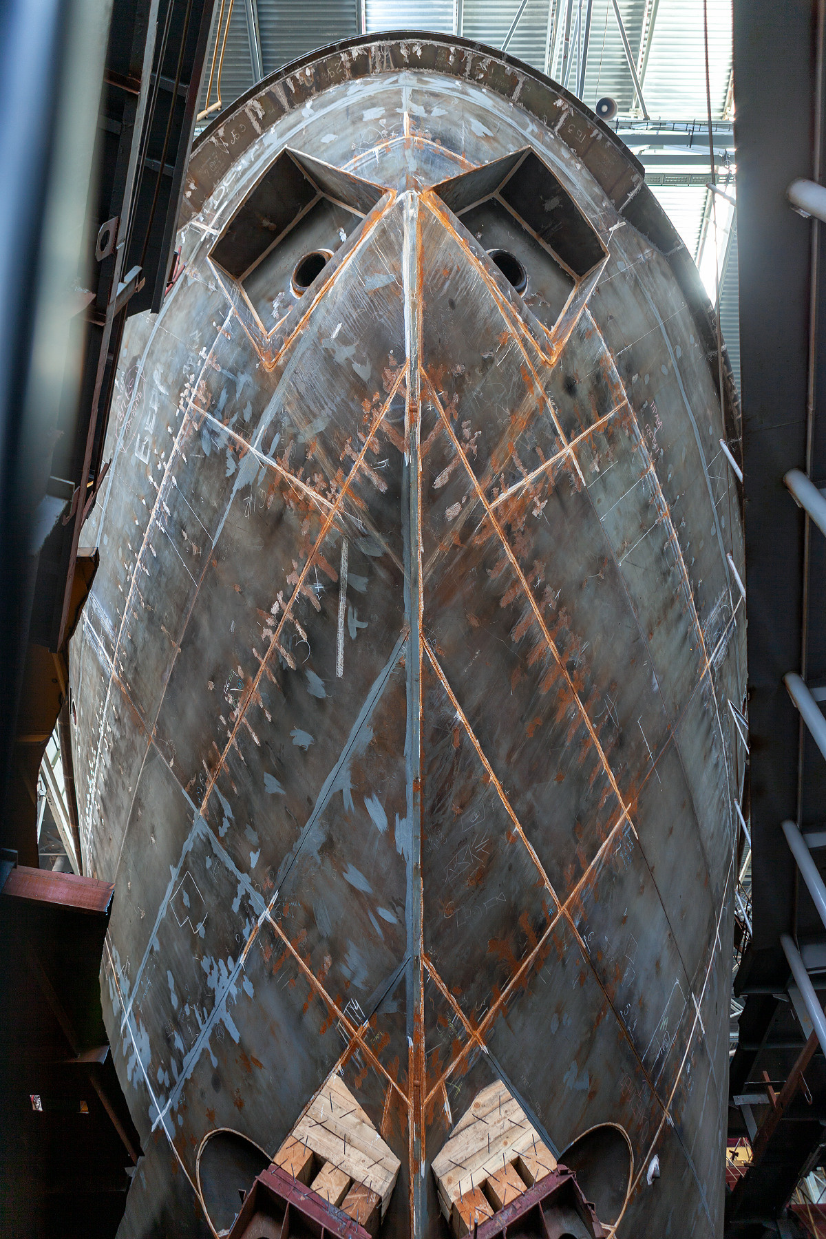 Ярославский судостроительный завод по производству различных судов. Фотосъёмка интерьеров и архитектуры гостиниц, промышленная съёмка