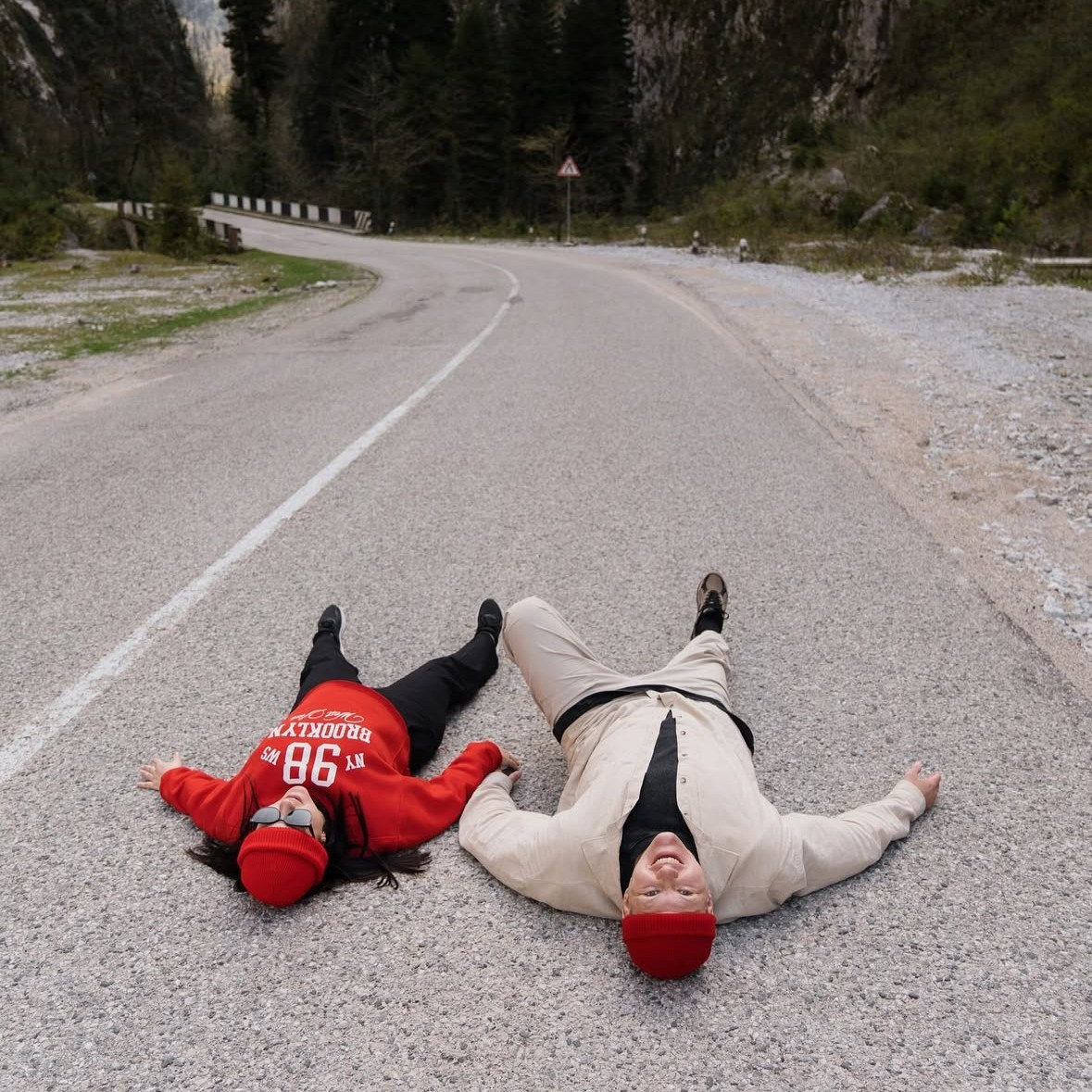 Авторские путешествия на красном кабриолете Lexus. Сочи, Адлер, Сириус, Красная Поляна, озеро Рица. Личный водитель и фотограф. Свадебный фотограф в Сочи и Адлере — Фотосессии на море и в горах | Виктор Рогулев