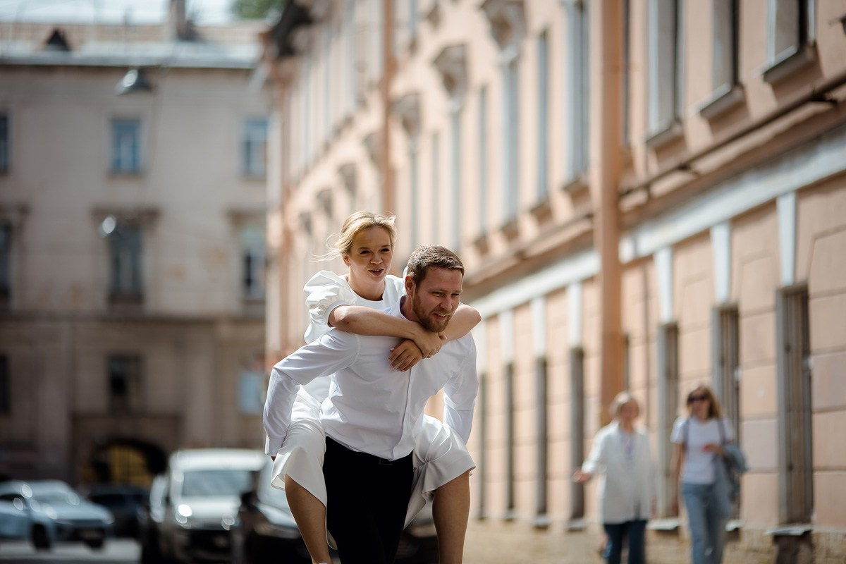 Свадебная фотосессия на улице. Свадебный фотограф в Санкт-Петербурге Антон Владимиров