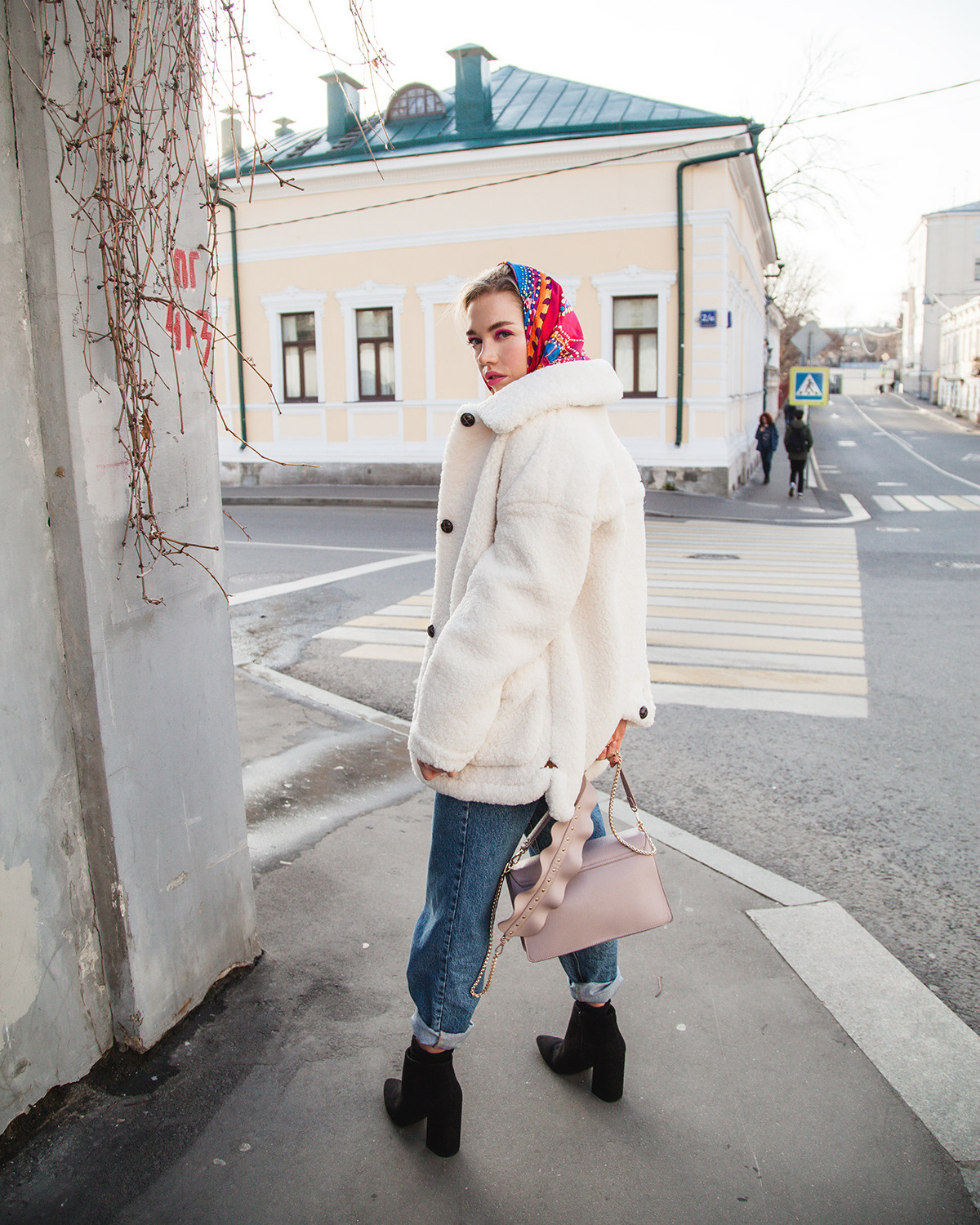 Уличная съемка для соц.сетей. Контент фотограф в Москве и области Елена Кулакова